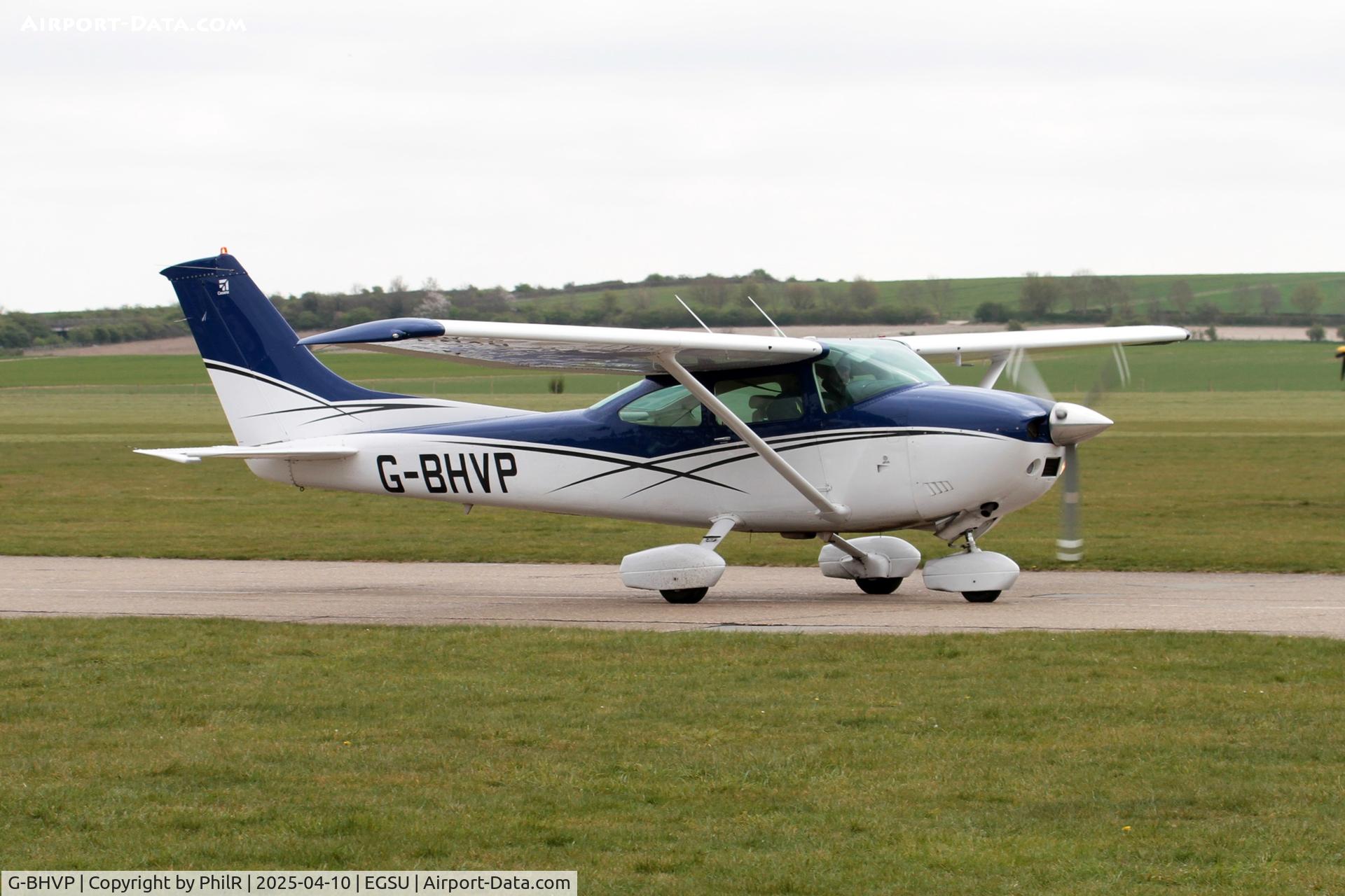 G-BBIF, 1973 Piper PA-23-250 Aztec E C/N 27-7305234, G-BHVP 1979 Cessna 182Q Skylane Duxford 