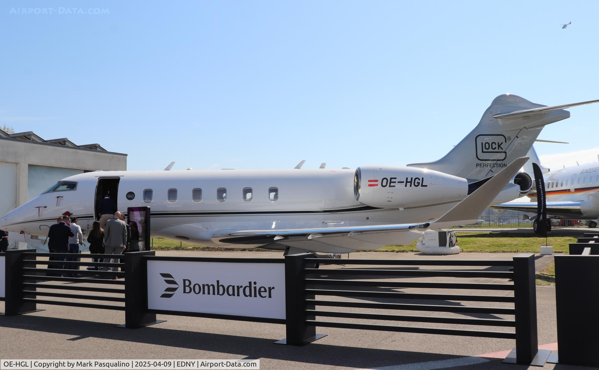 OE-HGL, 2011 Bombardier Challenger 300 (BD-100-1A10) C/N 20335, Challenger 300