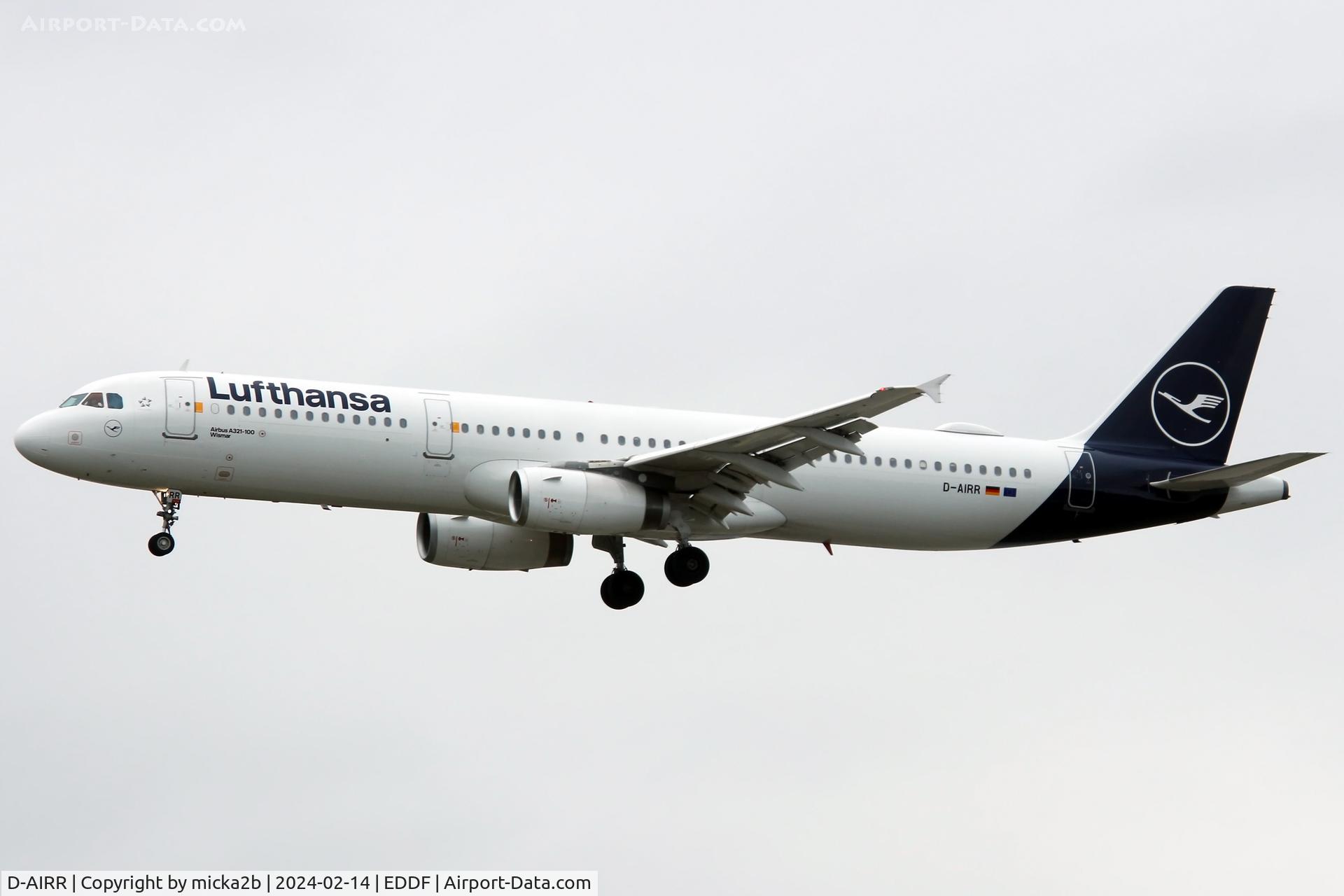 D-AIRR, 1995 Airbus A321-131 C/N 0567, Landing, new livery