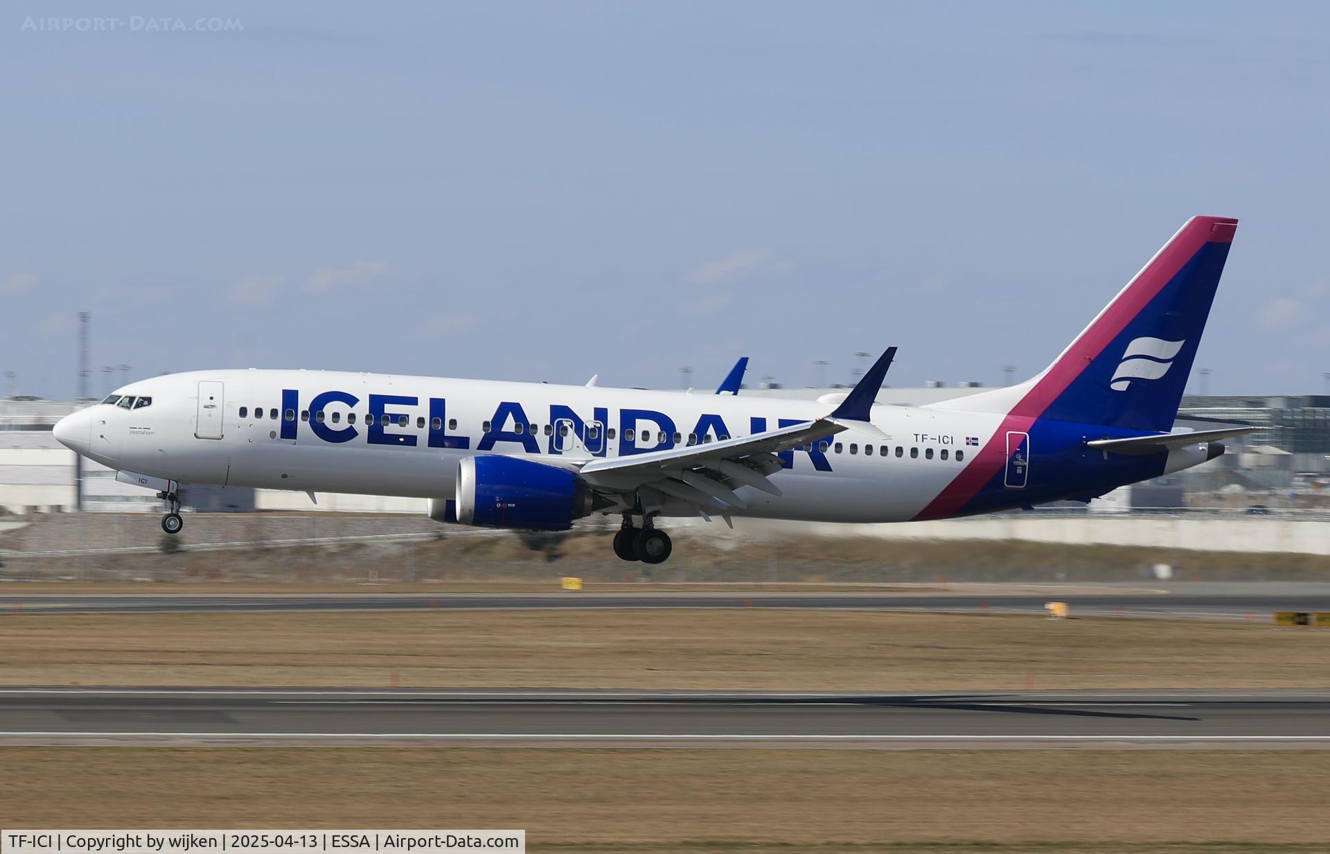 TF-ICI, 2018 Boeing 737 MAX 8 C/N 64992, Rwy 19L