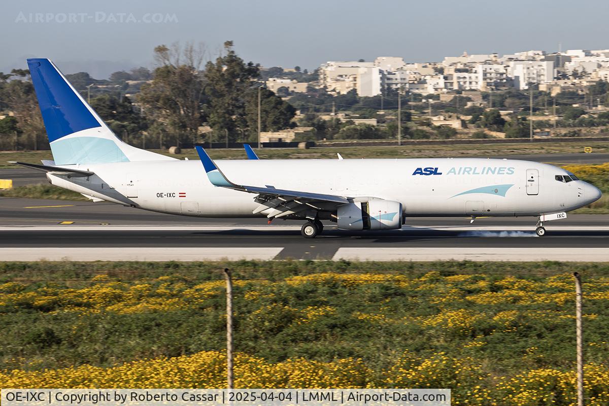 OE-IXC, 2002 Boeing 737-8AS C/N 29940, Runway 31