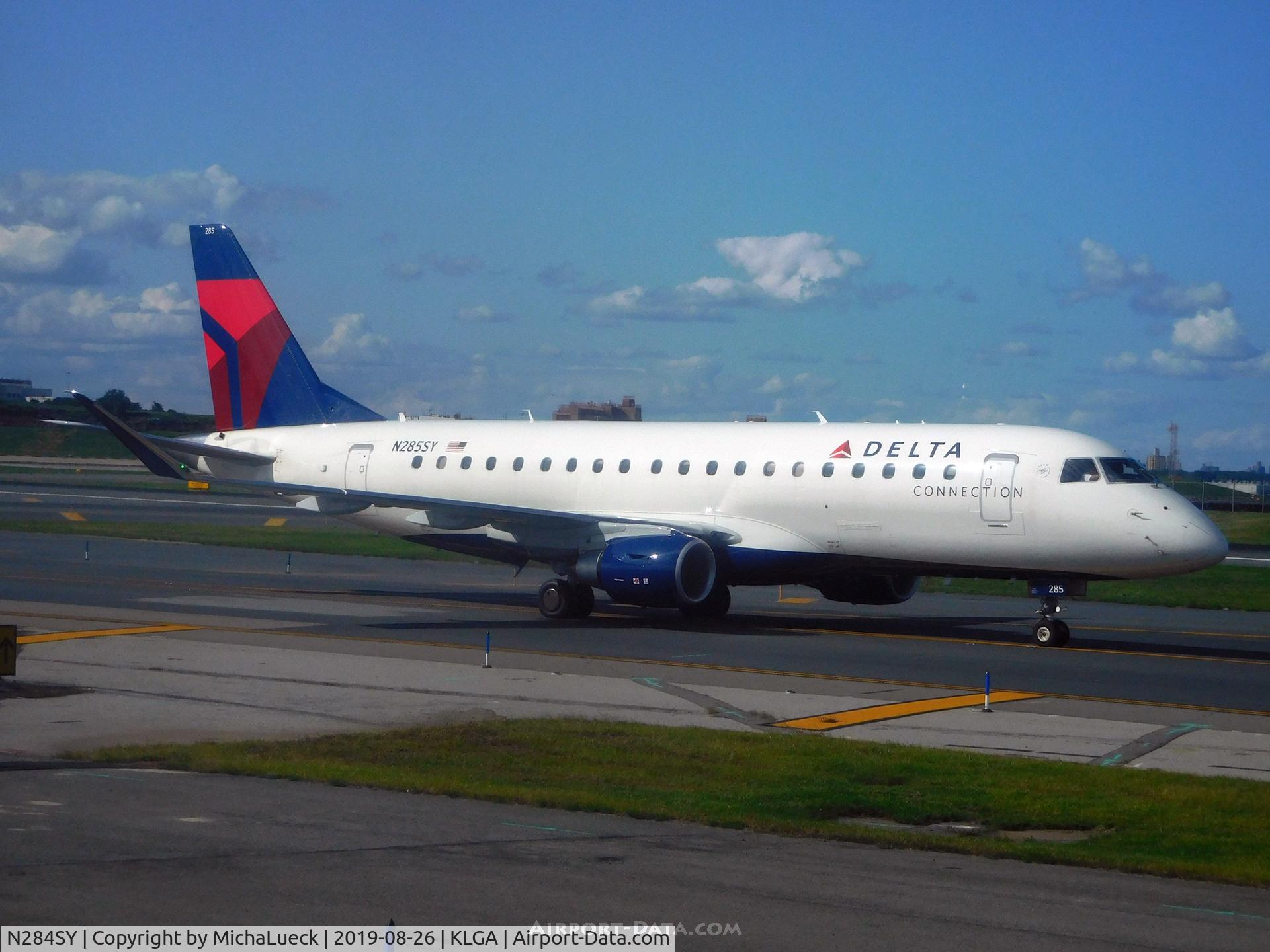 N284SY, 2018 Embraer 175LR (ERJ-170-200LR) C/N 17000750, At LaGuardia