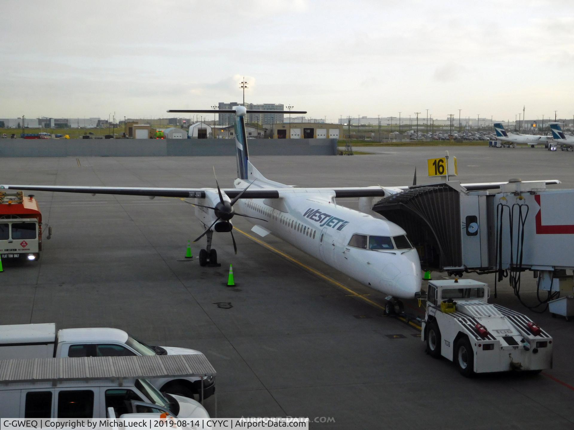 C-GWEQ, 2015 Bombardier DHC-8-402 Dash 8 C/N 4490, At Calgary