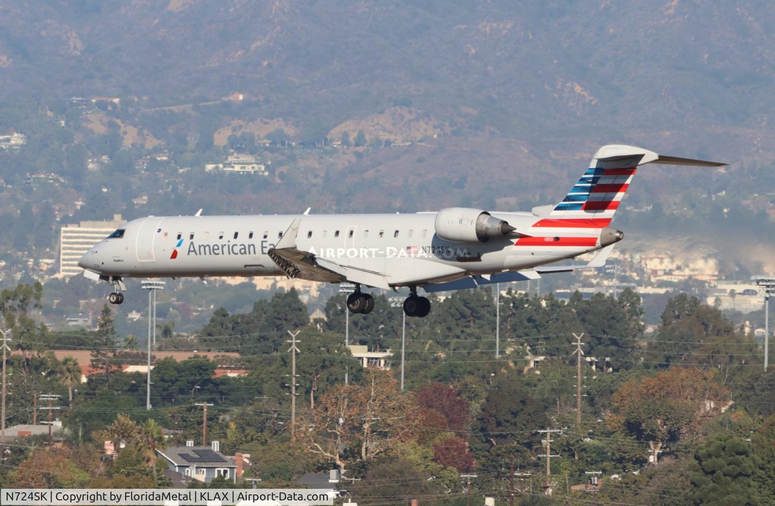 N724SK, 2004 Bombardier CRJ-700 (CL-600-2C10) Regional Jet C/N 10189, SKW/AE CR7 zx sea-lax