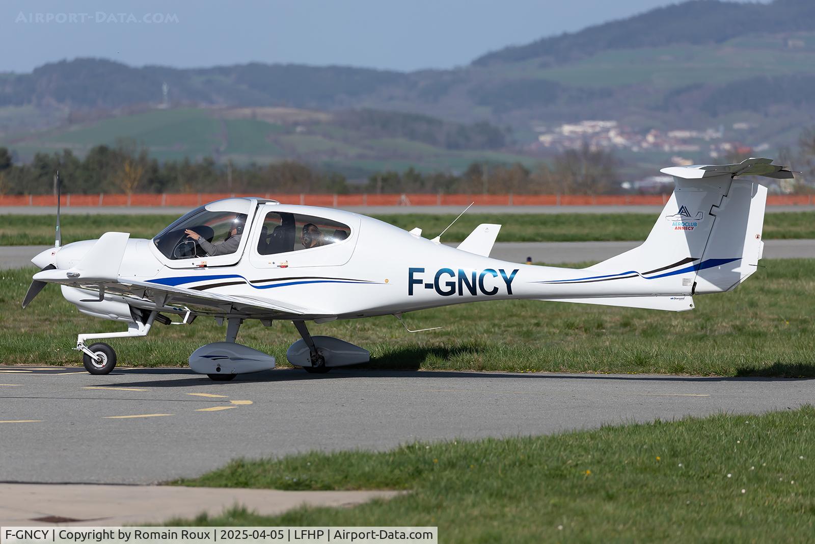 F-GNCY, 2017 Diamond Aircraft DA-40NG Diamond Star C/N 40.NC006, Ready for taxiing