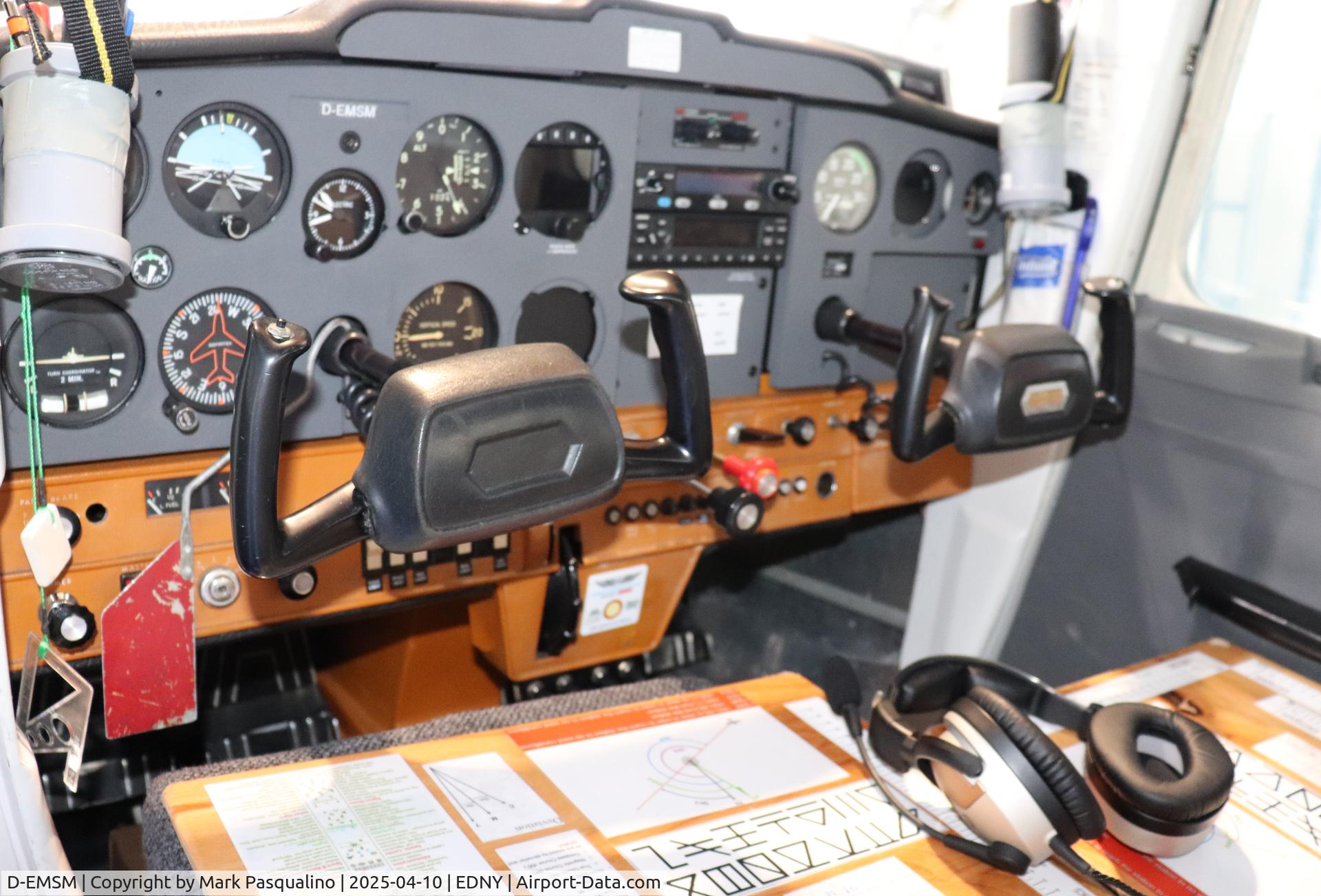 D-EMSM, Cessna 150M C/N 15077389, Cessna 150M
