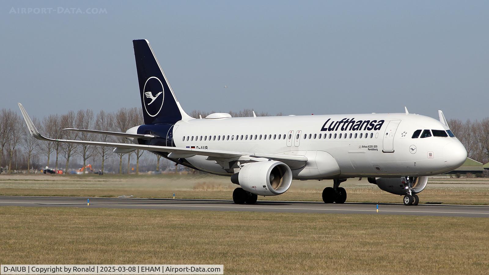 D-AIUB, 2014 Airbus A320-214 C/N 5972, at eham