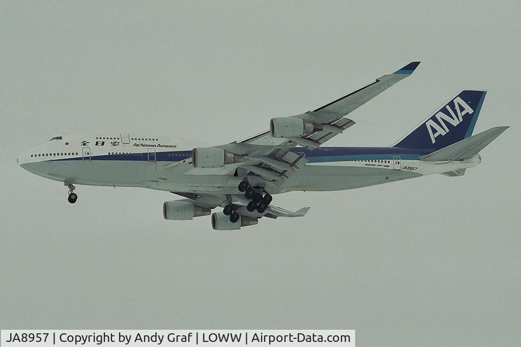 JA8957, Boeing 747-481 C/N 25642, ANA 747-400
