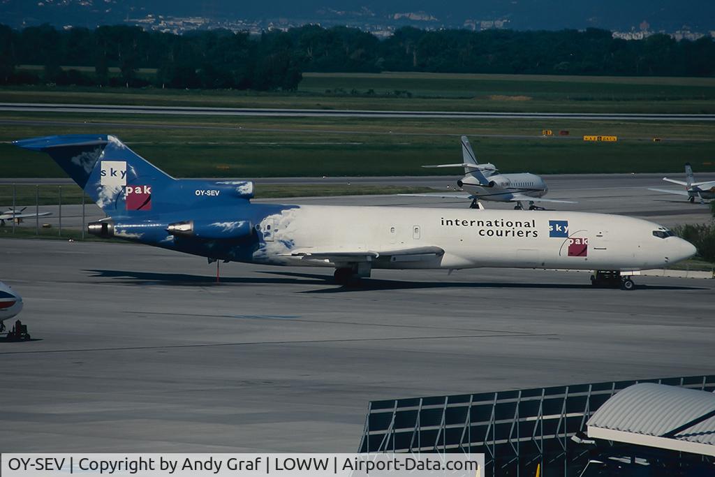 OY-SEV, 1972 Boeing 727-281F C/N 20571, Skypack International 727-200F