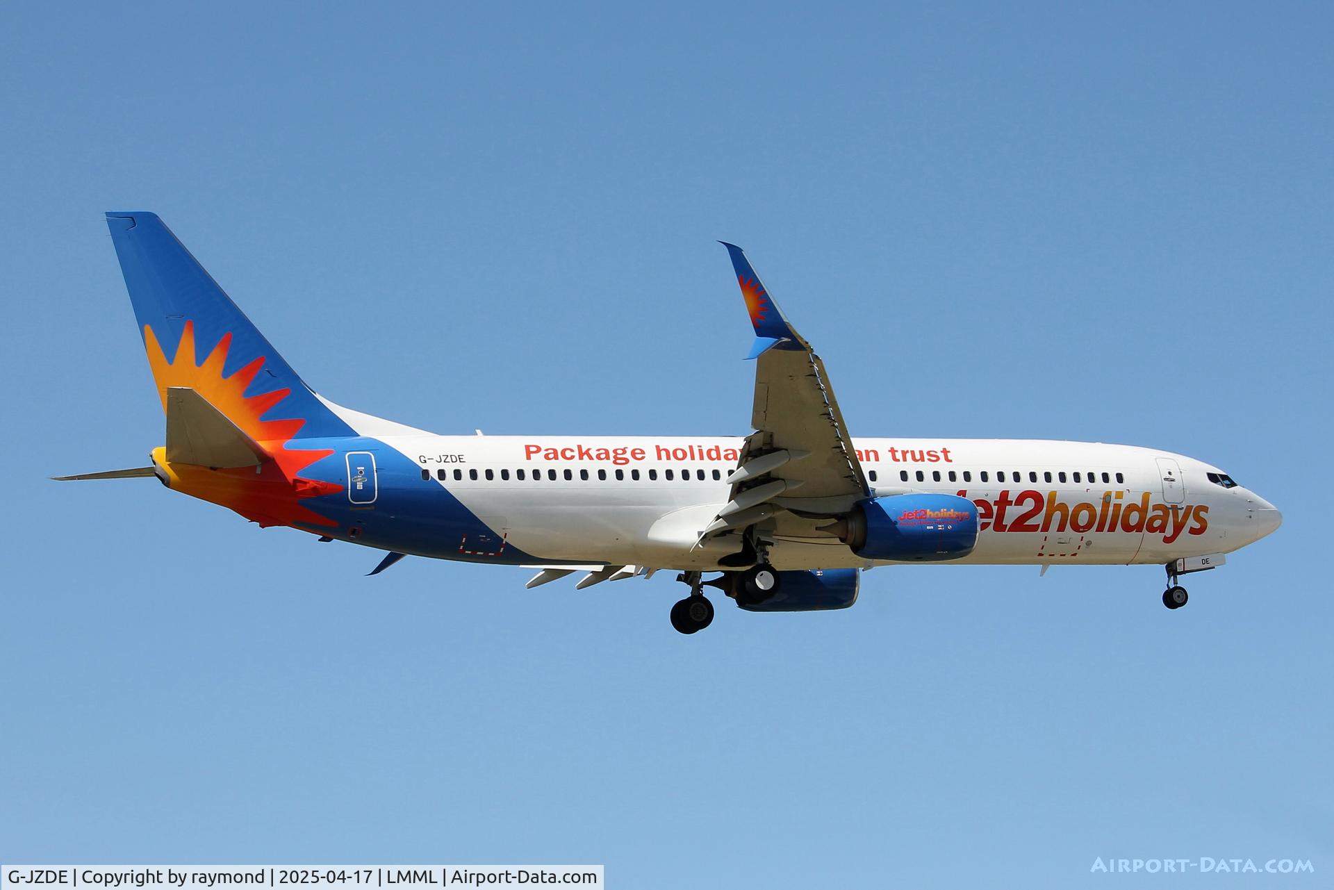 G-JZDE, , Boei9ng 737-800 reg G-JZDE of Jet2Com landing on RW31 in Malta.