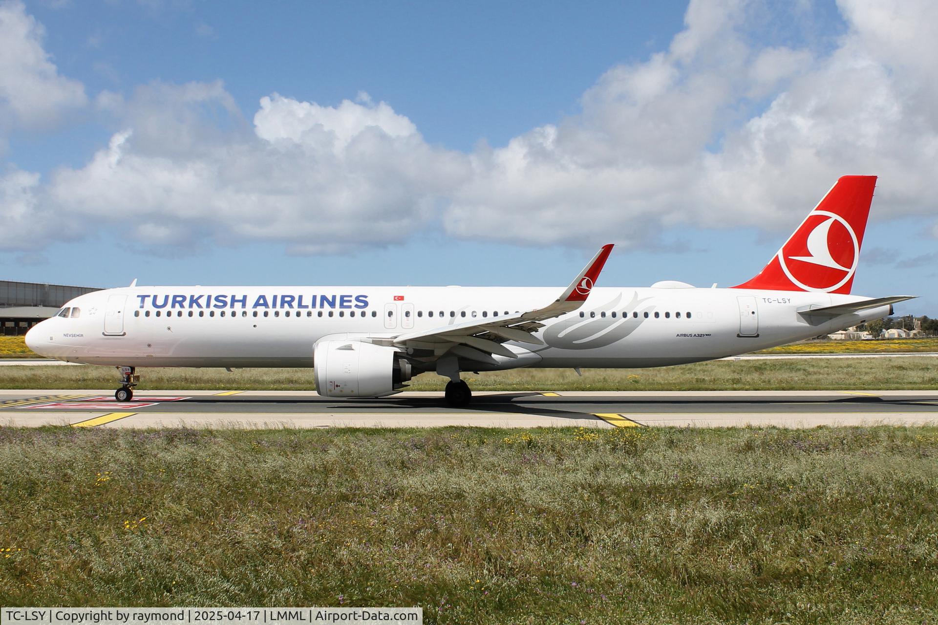 TC-LSY, 2020 Airbus A321-271NX C/N 9415, Airbus A321-271NX reg TC-LSY of Turkish Airlines taxying out for departure from Malta.