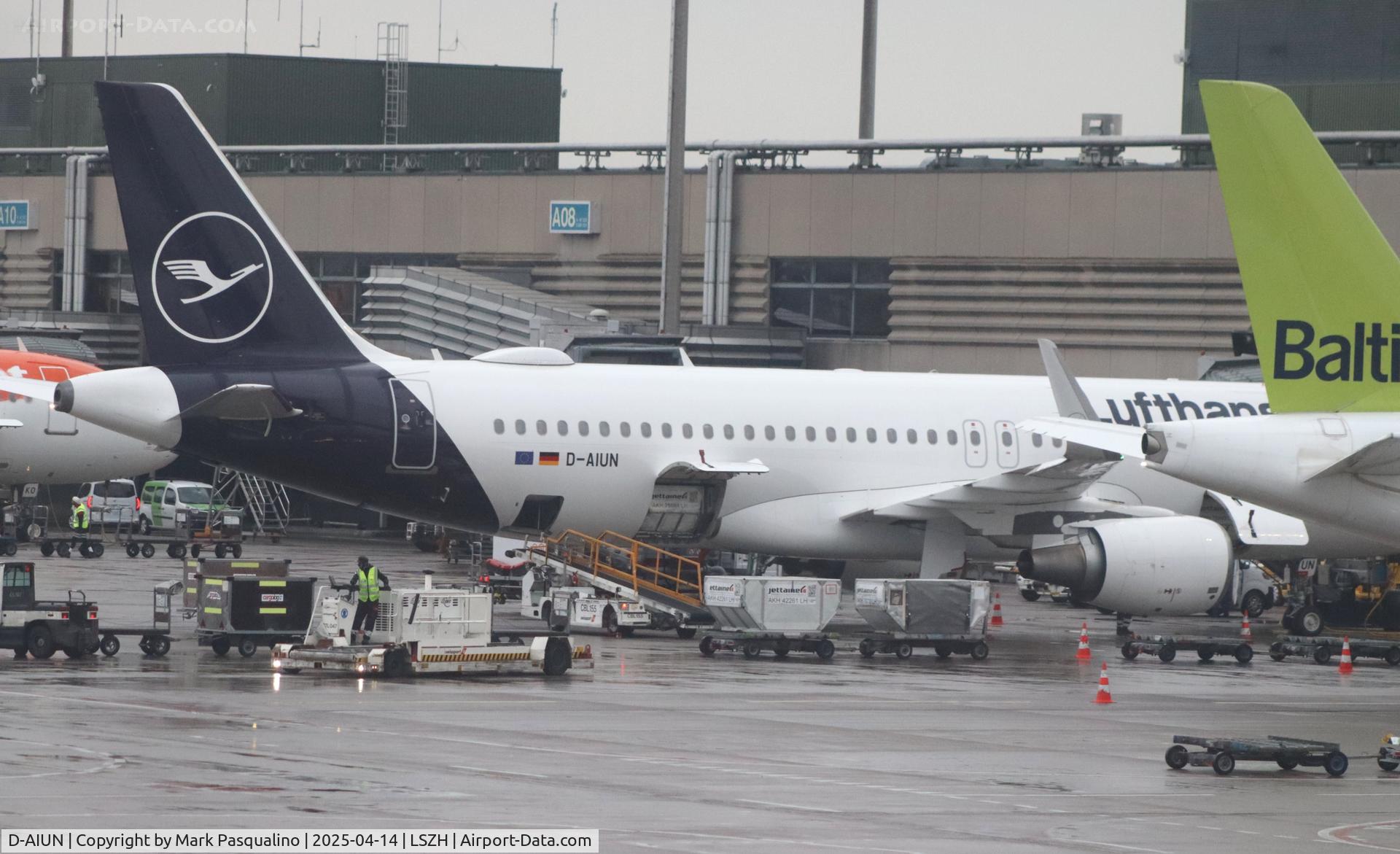 D-AIUN, 2015 Airbus A320-214 C/N 6549, Airbus A320-214