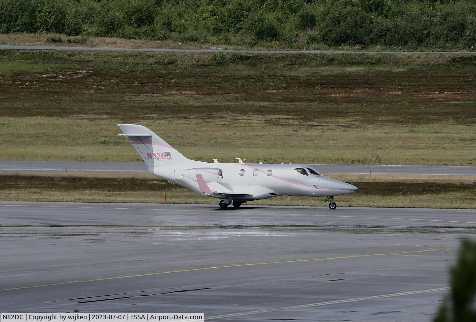 N82DG, 2015 Honda HA-420 HondaJet C/N 42000012, Twy Y