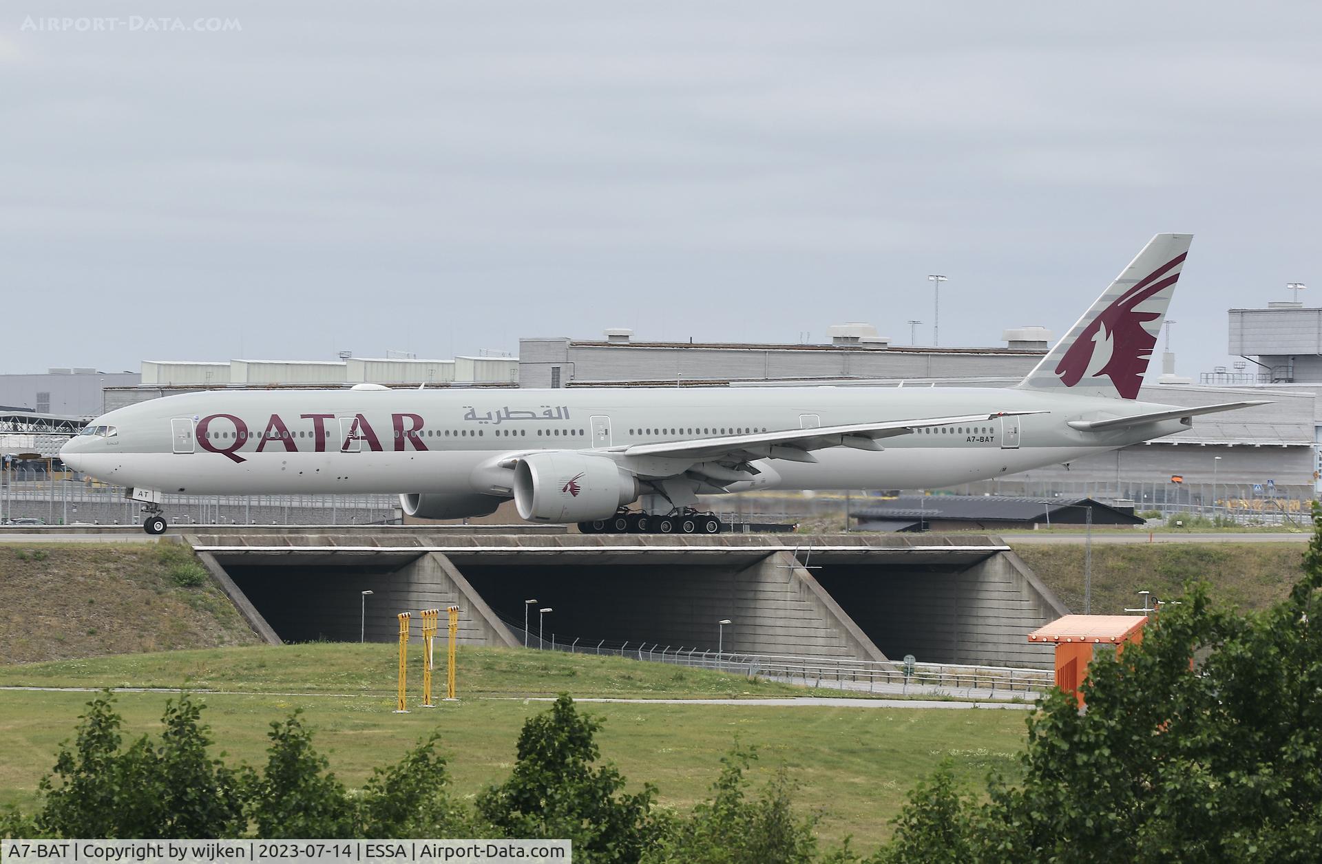 A7-BAT, 2012 Boeing 777-3DZ/ER C/N 41738, Twy W