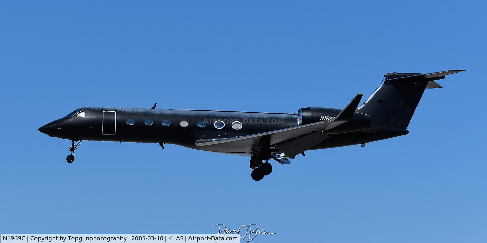 N1969C, 2015 Gulfstream Aerospace GV-SP (G550) C/N 5510, Landing at Harry Reid International