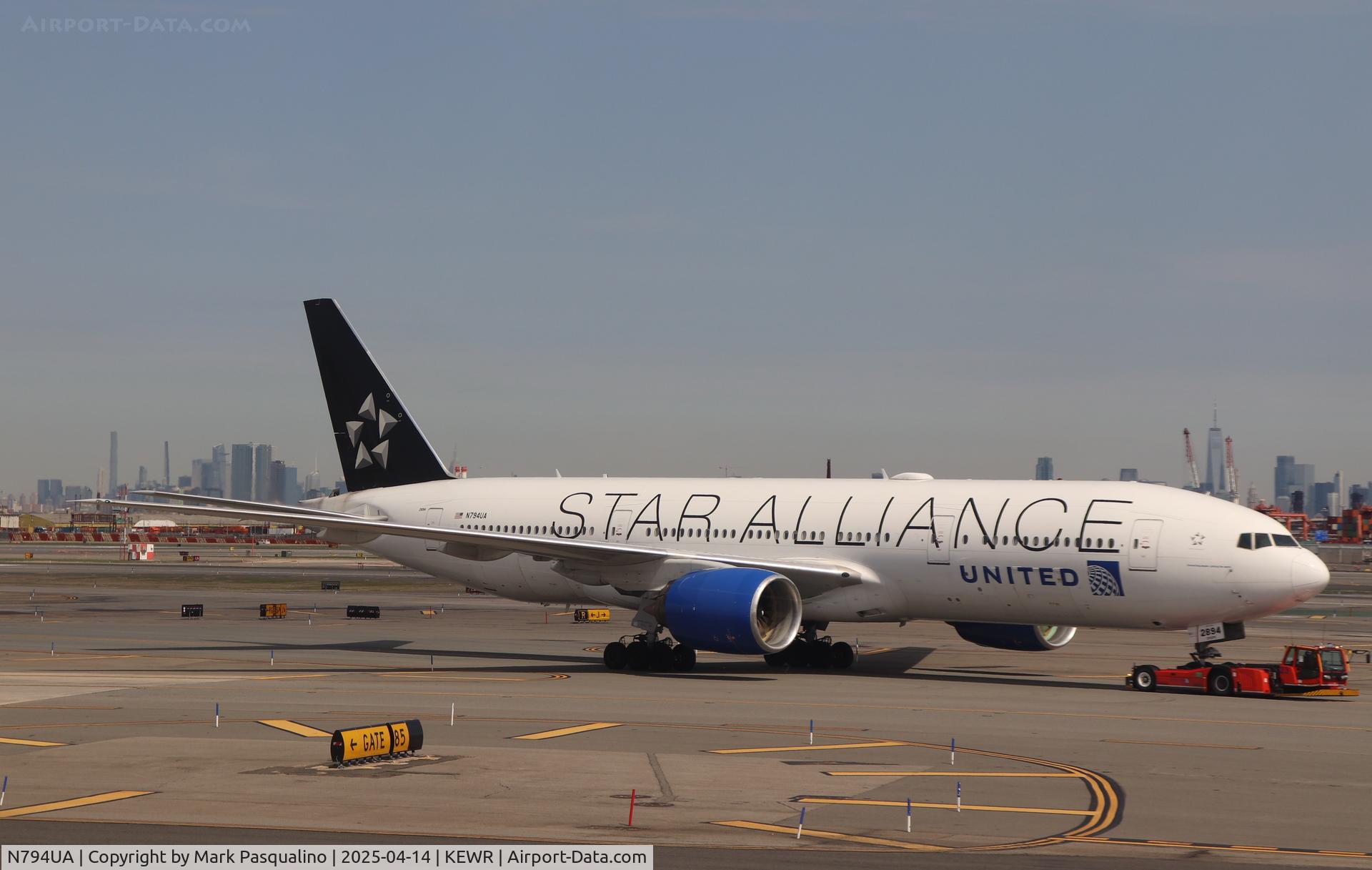 N794UA, 1997 Boeing 777-222 C/N 26953, Boeing 777-222