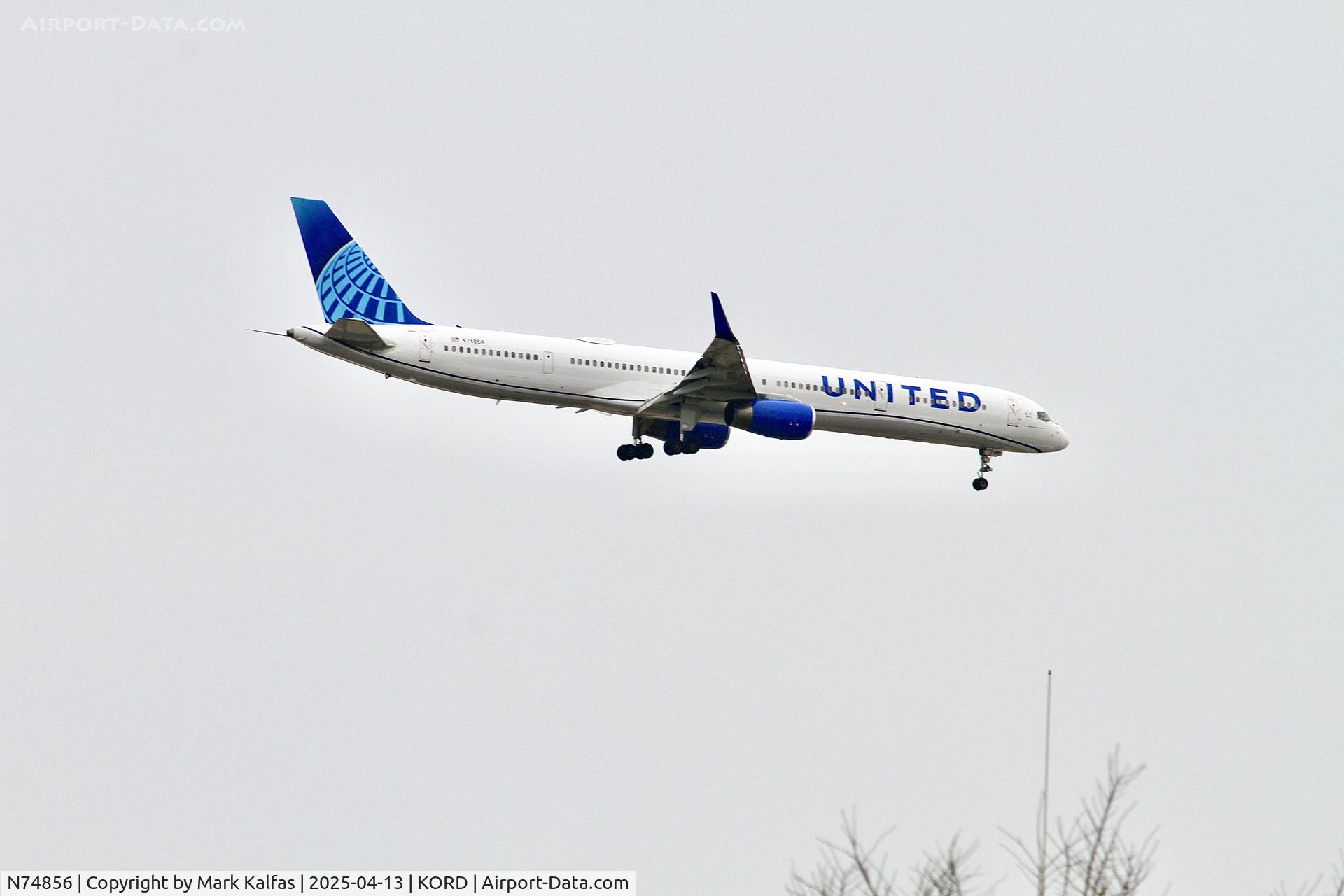 N74856, 2004 Boeing 757-324 C/N 32815, B753 United Airlines Boeing 757-33N N74856 10C approach KORD