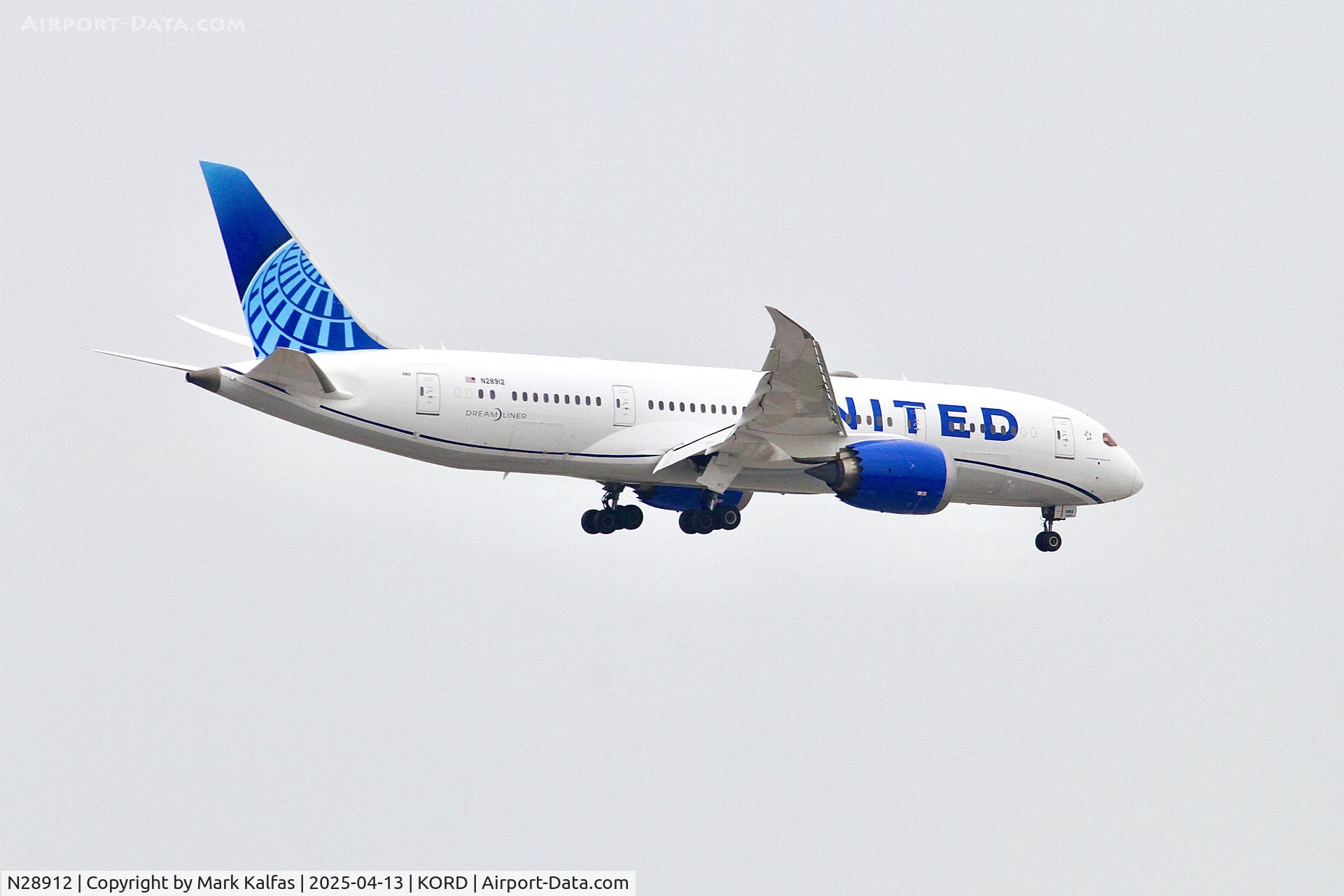 N28912, 2014 Boeing 787-8 Dreamliner C/N 34828, B789 United Airlines Boeing 787-8 Dreamliner N28912 arriving 10C KORD
