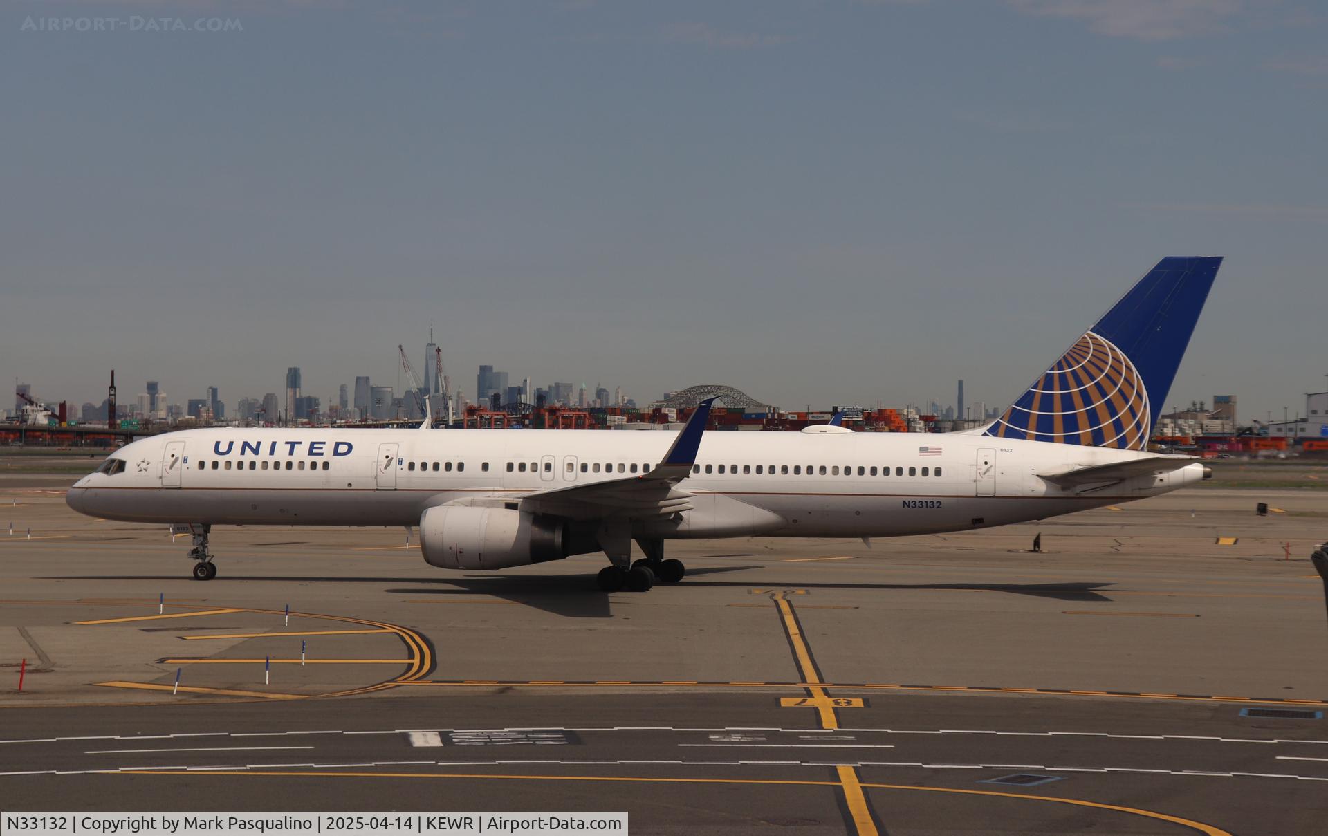 N33132, 1998 Boeing 757-224 C/N 29281, Boeing 757-224
