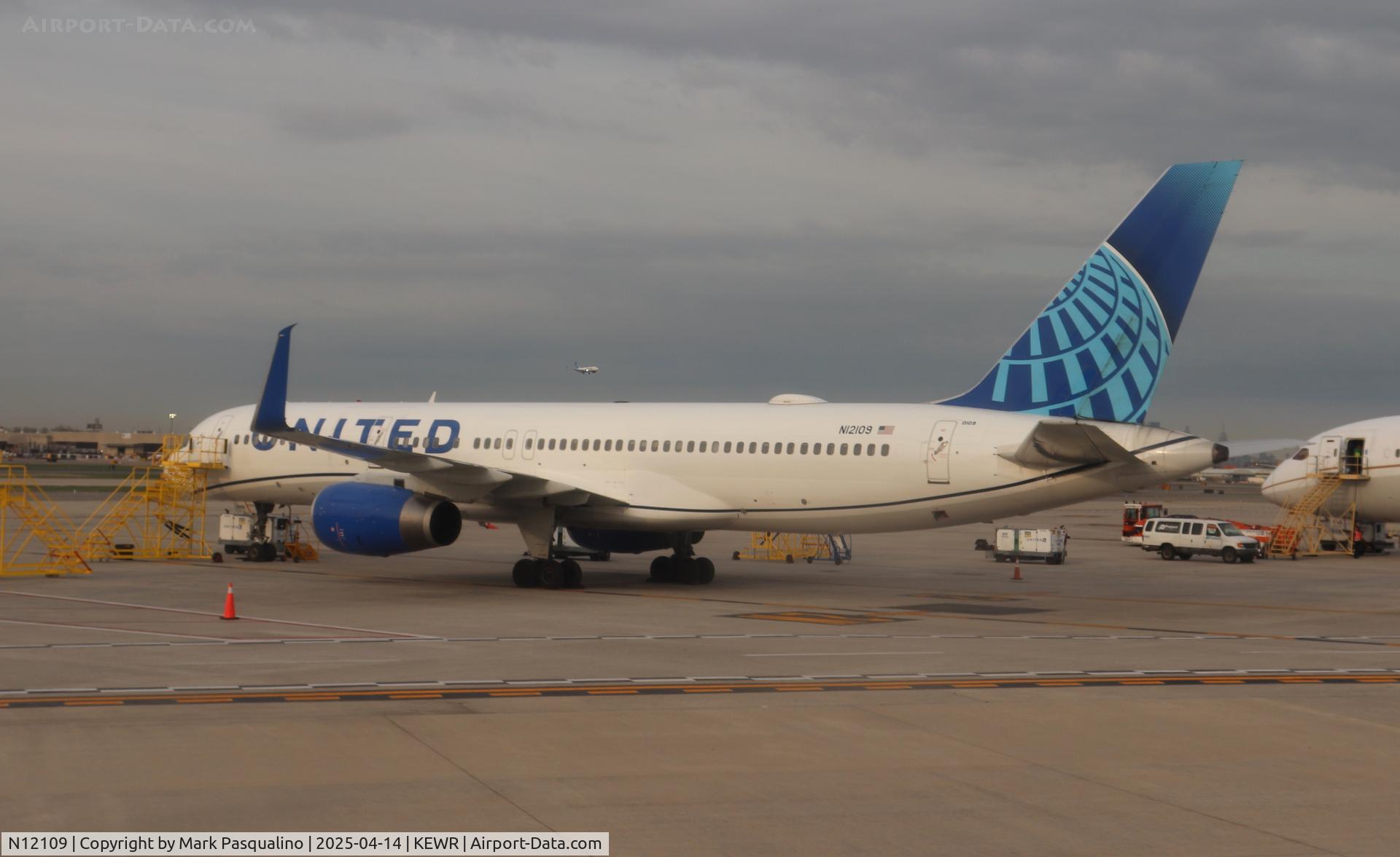 N12109, 1994 Boeing 757-224 C/N 27299, Boeing 757-224