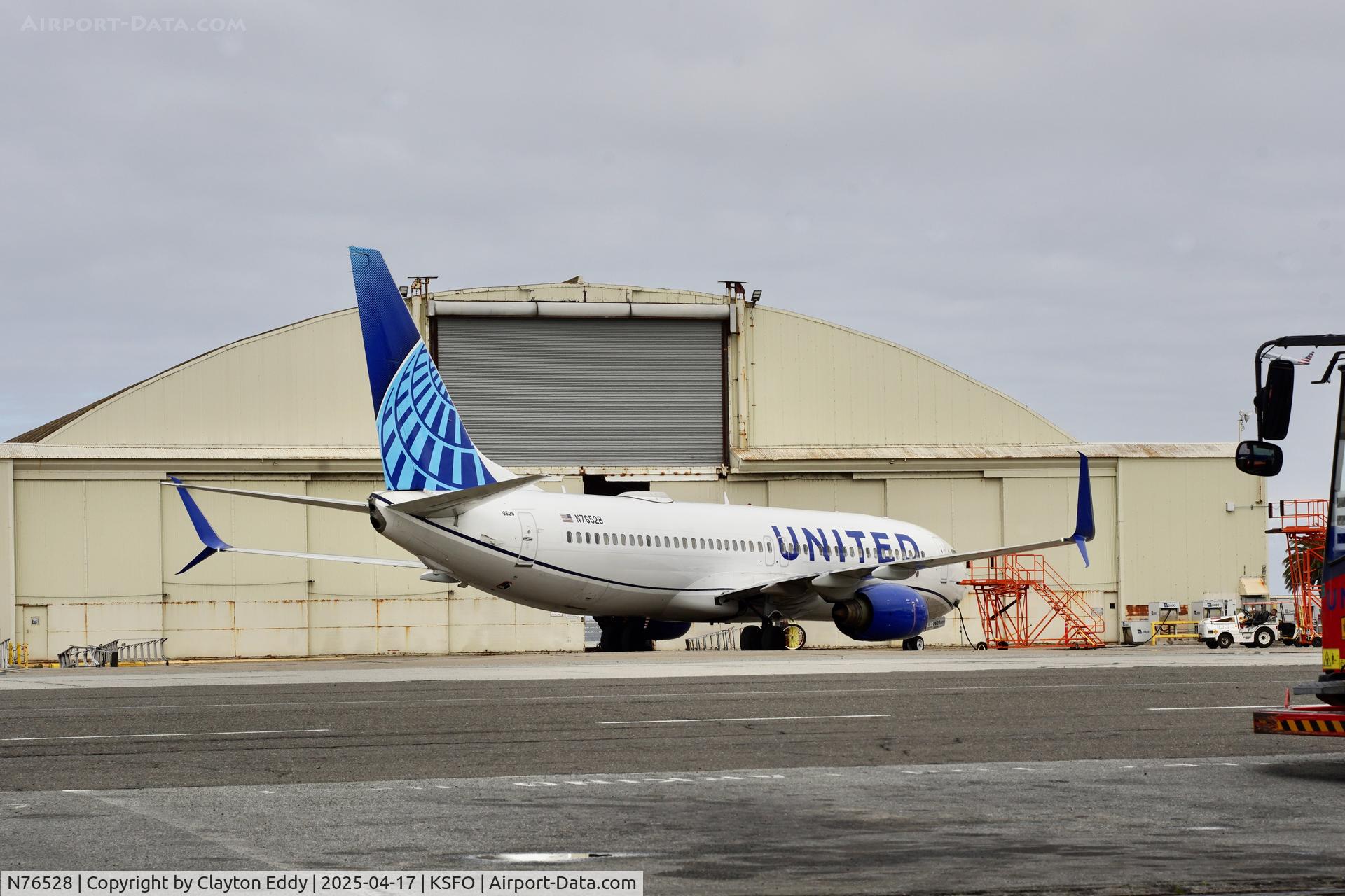 N76528, 2010 Boeing 737-824 C/N 31663, SFO 2025