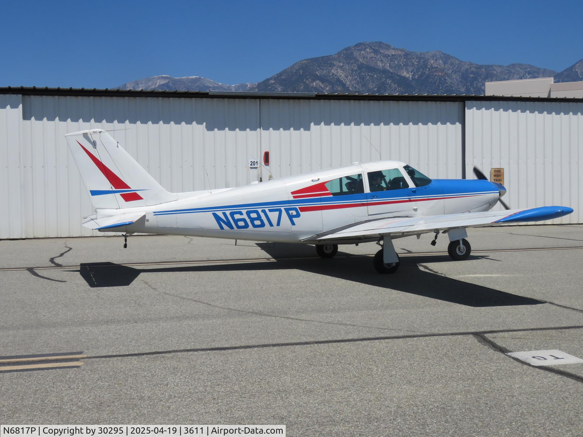 N6817P, 1960 Piper PA-24-180 Comanche C/N 24-1950, Taxiing