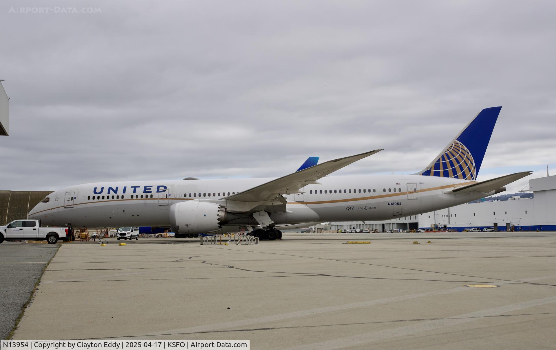 N13954, 2015 Boeing 787-9 Dreamliner C/N 36405, SFO 2025