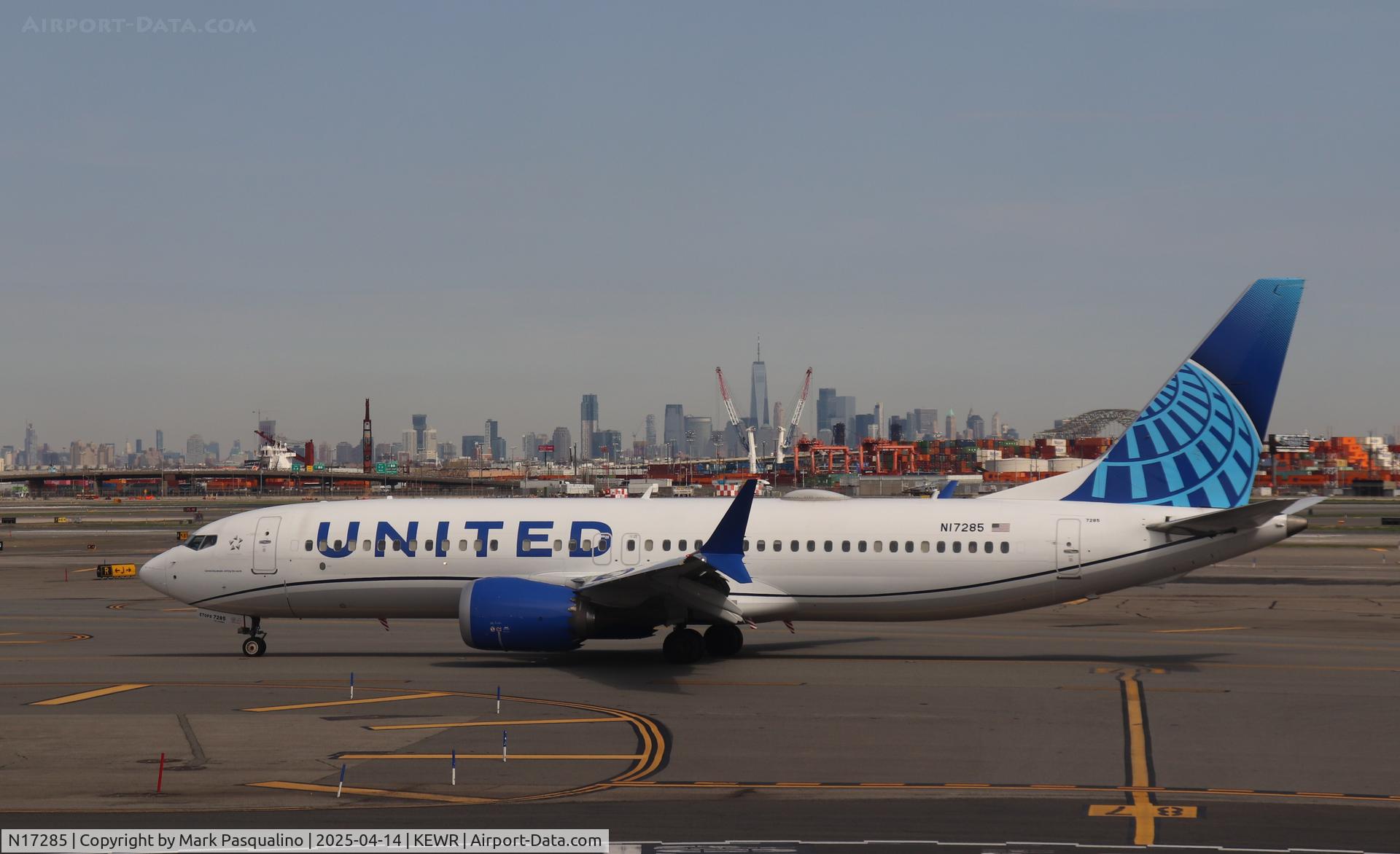 N17285, 2022 Boeing 737-8 MAX C/N 61853, Boeing 737-8 MAX