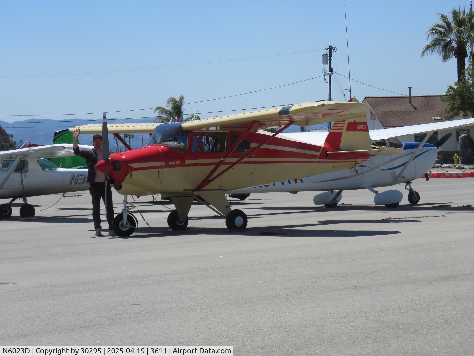 N6023D, 1956 Piper PA-22-150 C/N 22-4676, Friendly wave