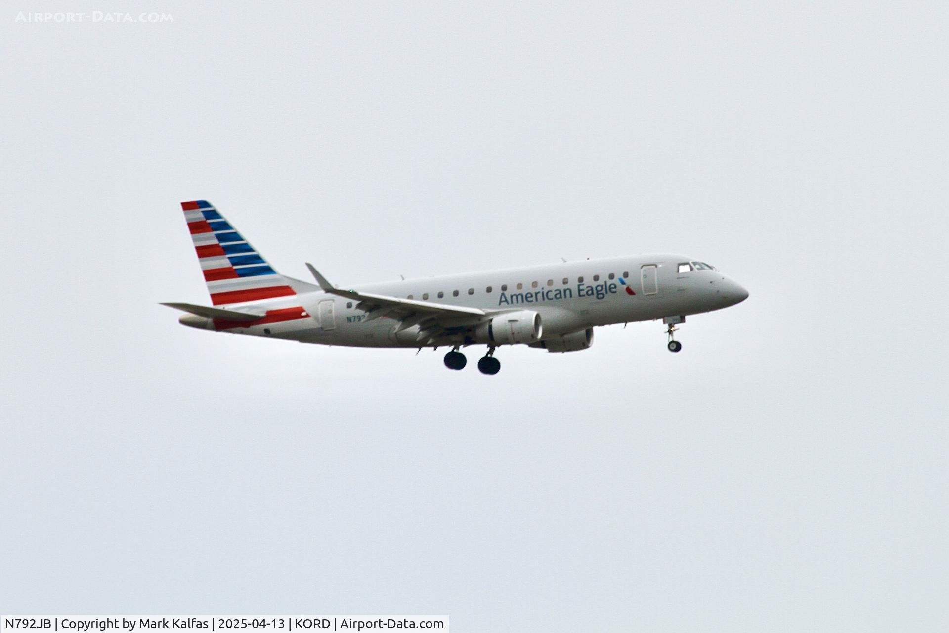 N792JB, 2005 Embraer 170SE (ERJ-170-100SE) C/N 17000064, 170 Envoy/American Airlines Embraer ERJ-170SE N792JB 10C approach KORD
