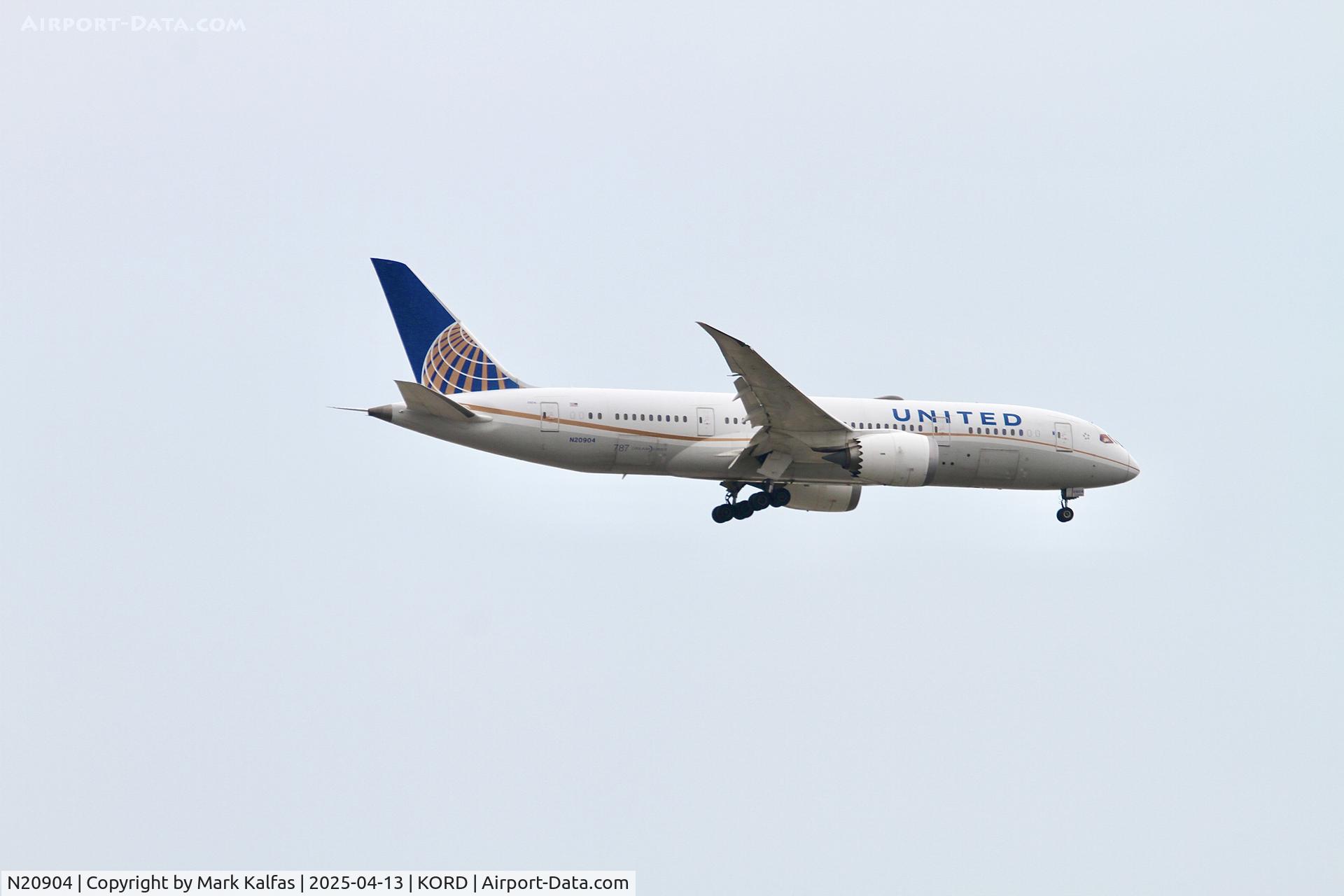 N20904, 2012 Boeing 787-8 Dreamliner C/N 34824, B788 United Airlines Boeing 787-8 Dreamliner N20904 arriving from LAX on 10C KORD