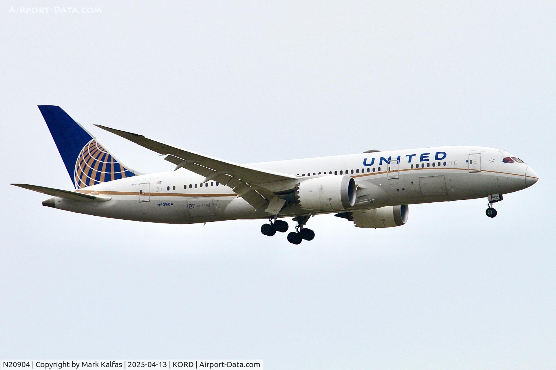 N20904, 2012 Boeing 787-8 Dreamliner C/N 34824, B788 United Airlines Boeing 787-8 Dreamliner N20904 arriving from LAX on 10C KORD