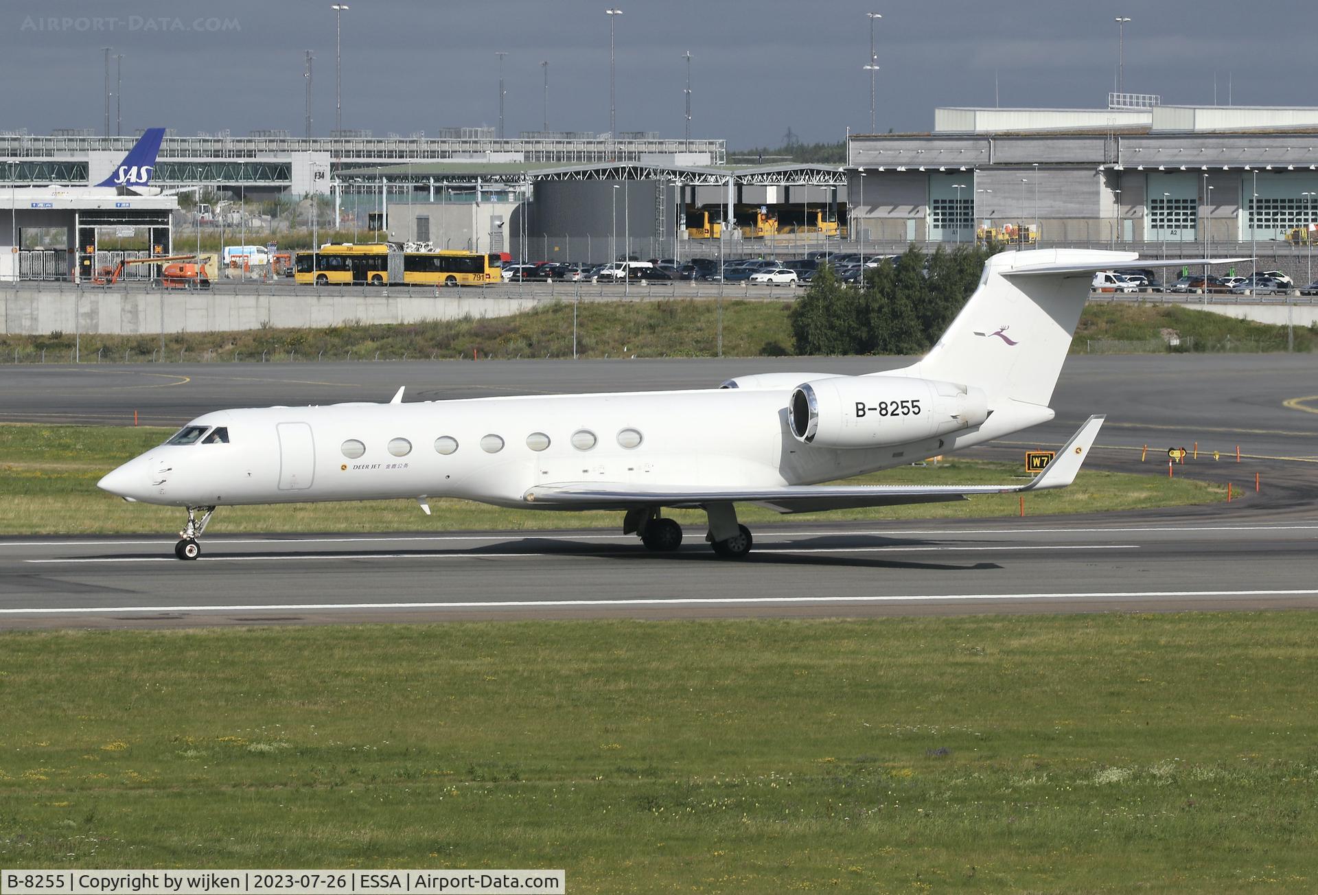 B-8255, 2011 Gulfstream GV-SP (G550) C/N 5352, Rwy 19L
