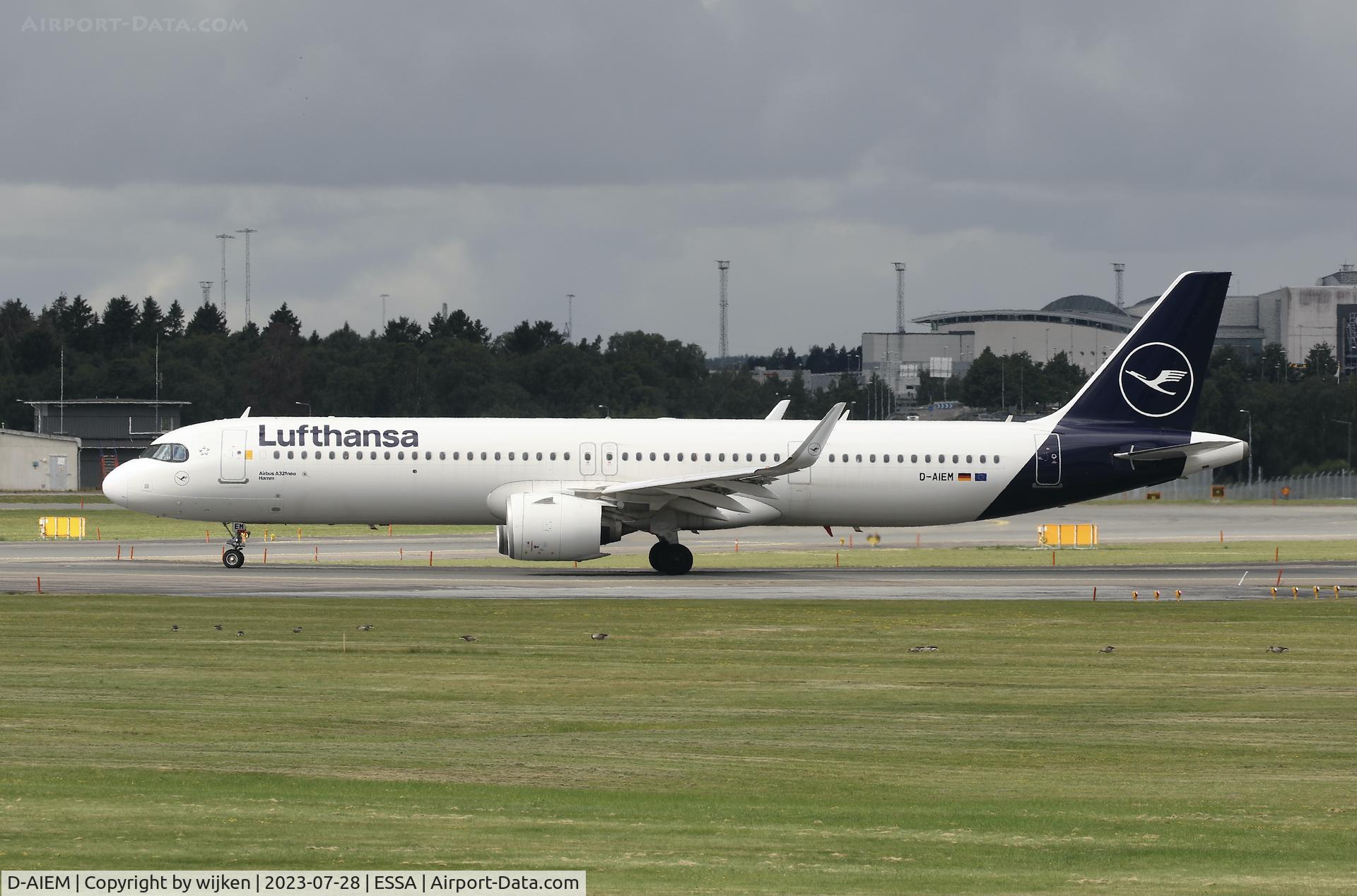 D-AIEM, 2021 Airbus A321-271NX C/N 10817, Rwy 19L