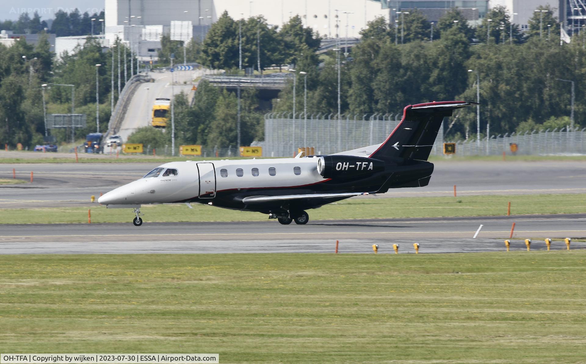 OH-TFA, 2018 Embraer EMB 505 Phenom 300 C/N 50500476, Rwy 19L