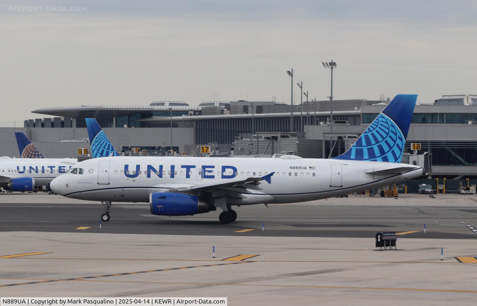 N889UA, 2005 Airbus A319-132 C/N 2667, Airbus A319-132