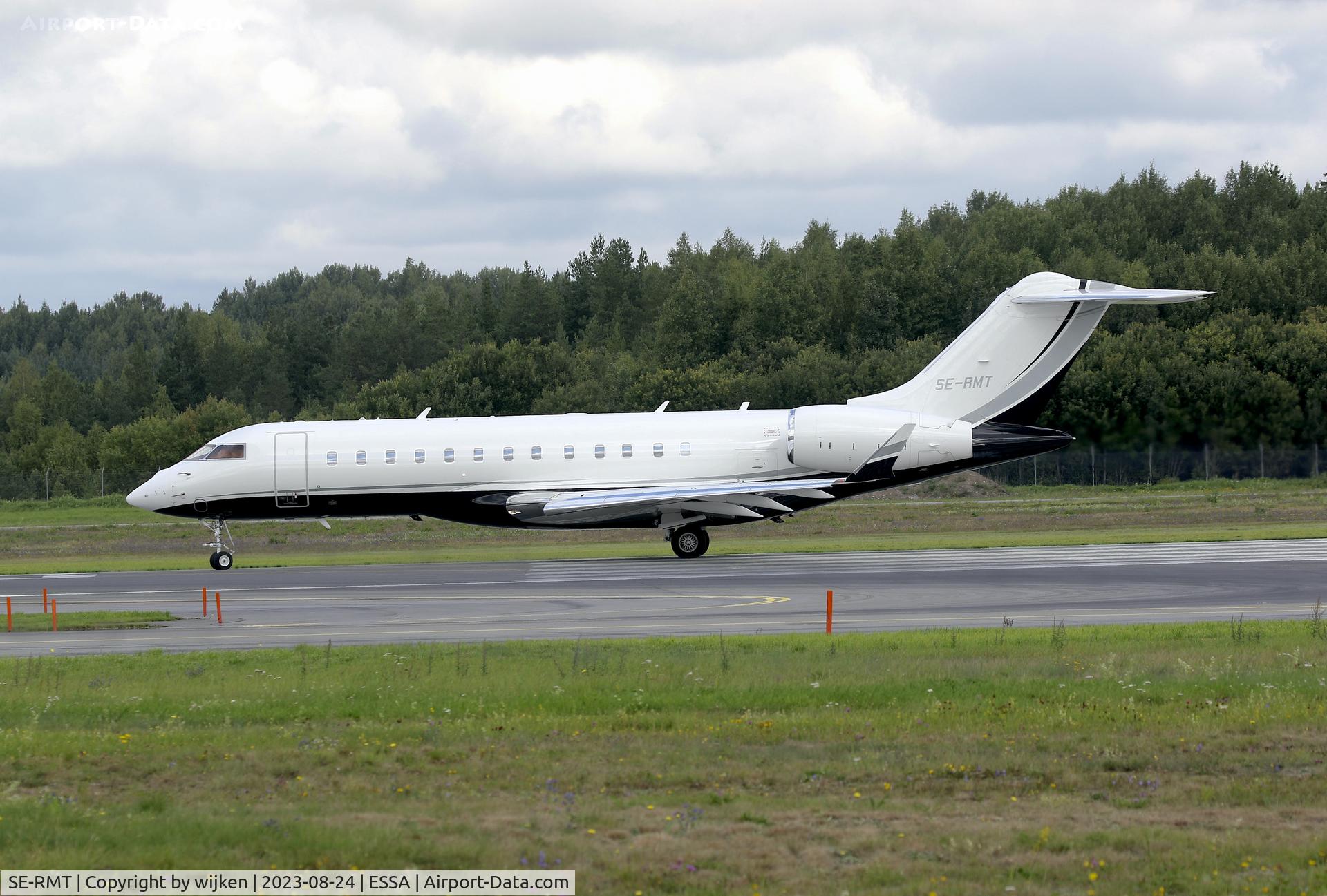 SE-RMT, 2014 Bombardier BD-700-1A10 Global 6000 C/N 9624, Rwy 26