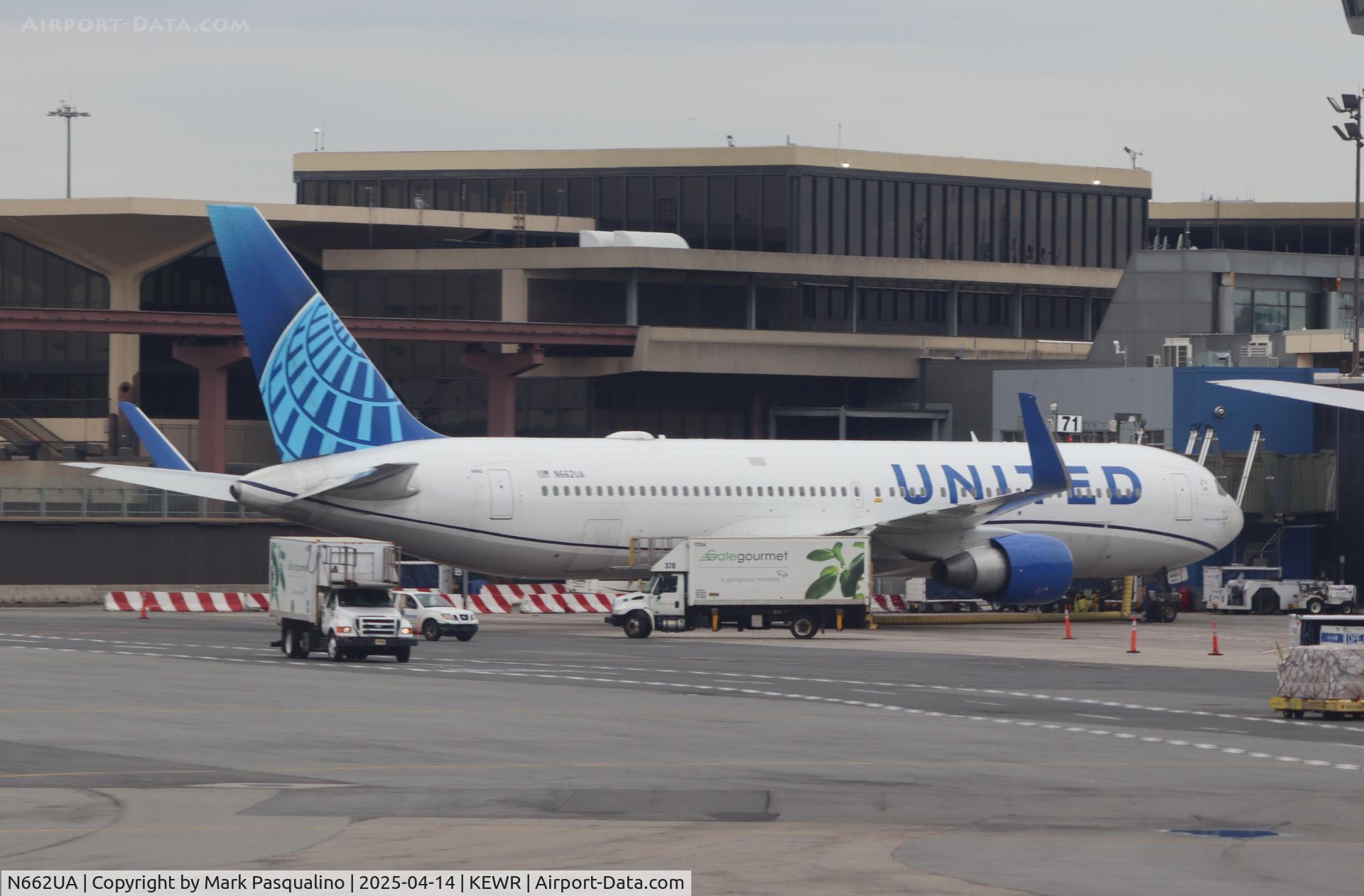 N662UA, 1993 Boeing 767-322 C/N 27159, Boeing 767-322