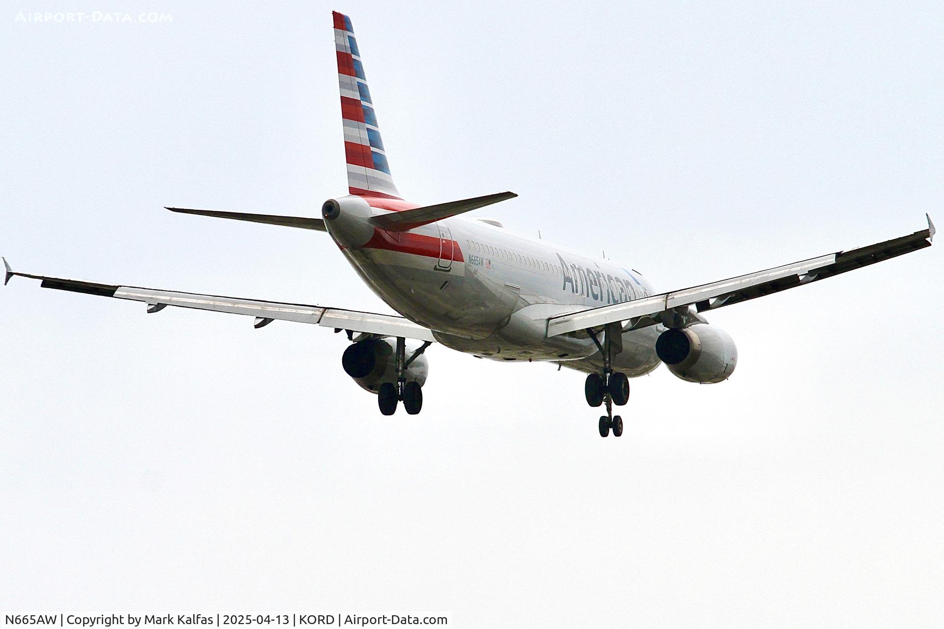 N665AW, 2001 Airbus A320-232 C/N 1644, A320 American Airlines Airbus A320-232  N665AW arriving on 10R KORD