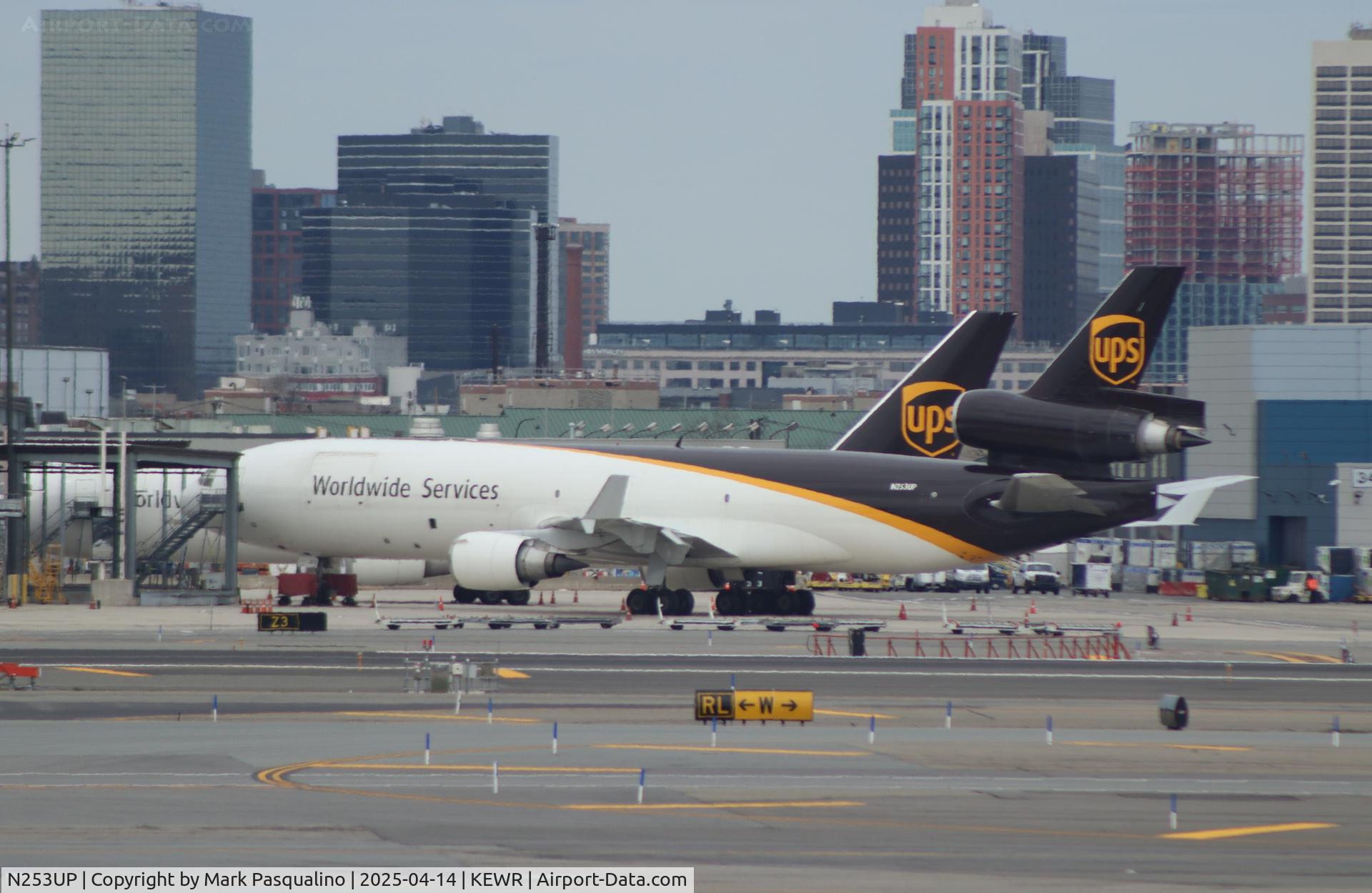 N253UP, McDonnell Douglas MD-11F C/N 48439, McDonnell Douglas MD-11F