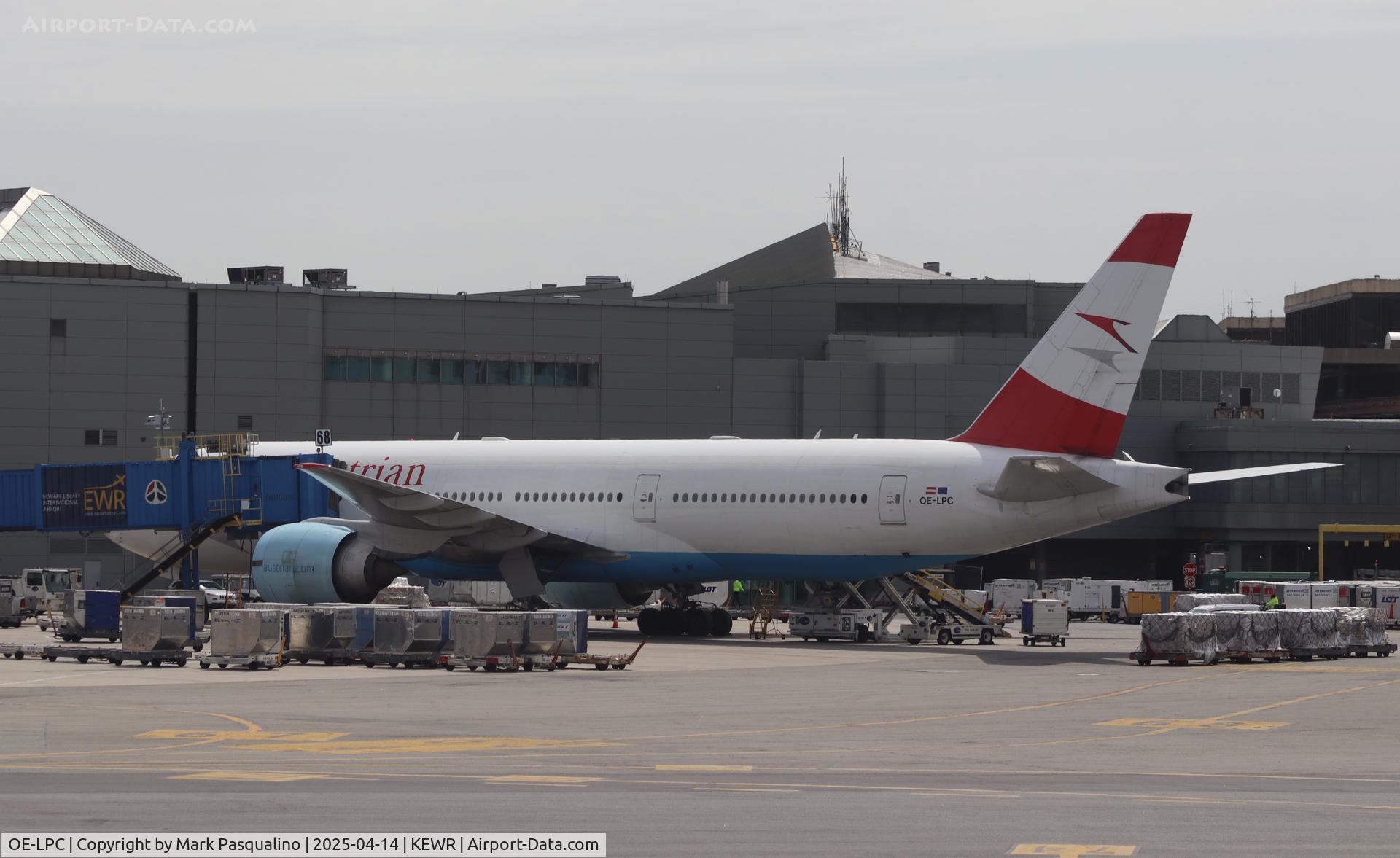 OE-LPC, 2002 Boeing 777-2Z9/ER C/N 29313, Boeing 777-2Z9/ER