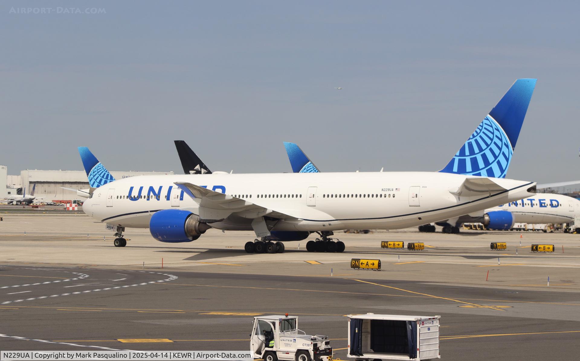 N229UA, 2002 Boeing 777-222 C/N 30557, Boeing 777-222
