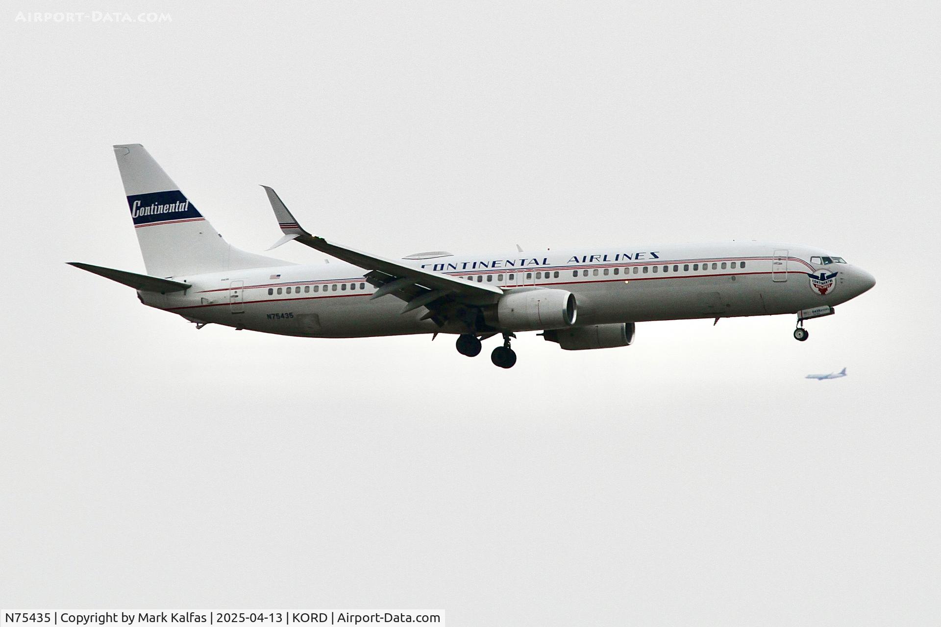 N75435, 2009 Boeing 737-924/ER C/N 33529, B738 United Airlines Boeing 737-924/ER N75435 arriving 10C KORD