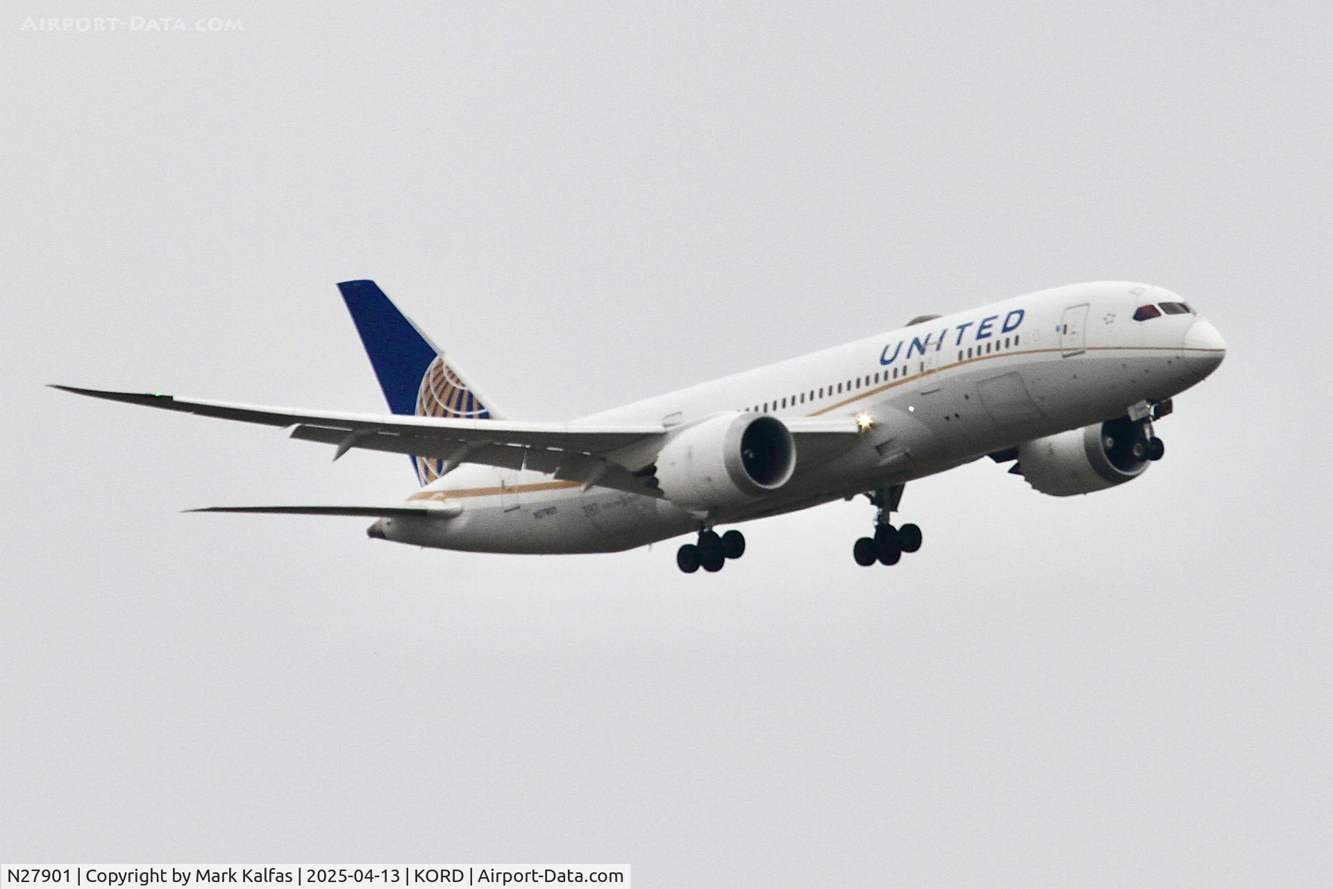 N27901, 2012 Boeing 787-8 Dreamliner C/N 34821, B788 United Airlines  Boeing 787-8 Dreamliner N27901, 10C approach KORD.
