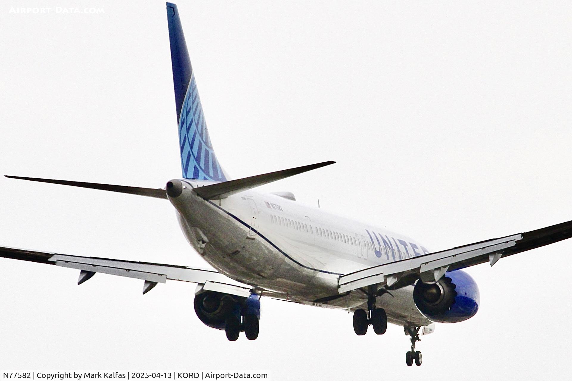 N77582, 2024 Boeing 737-9 MAX C/N 43521, B39M United Airlines Boeing 737-9 MAX  N77582 arriving 10R KORD