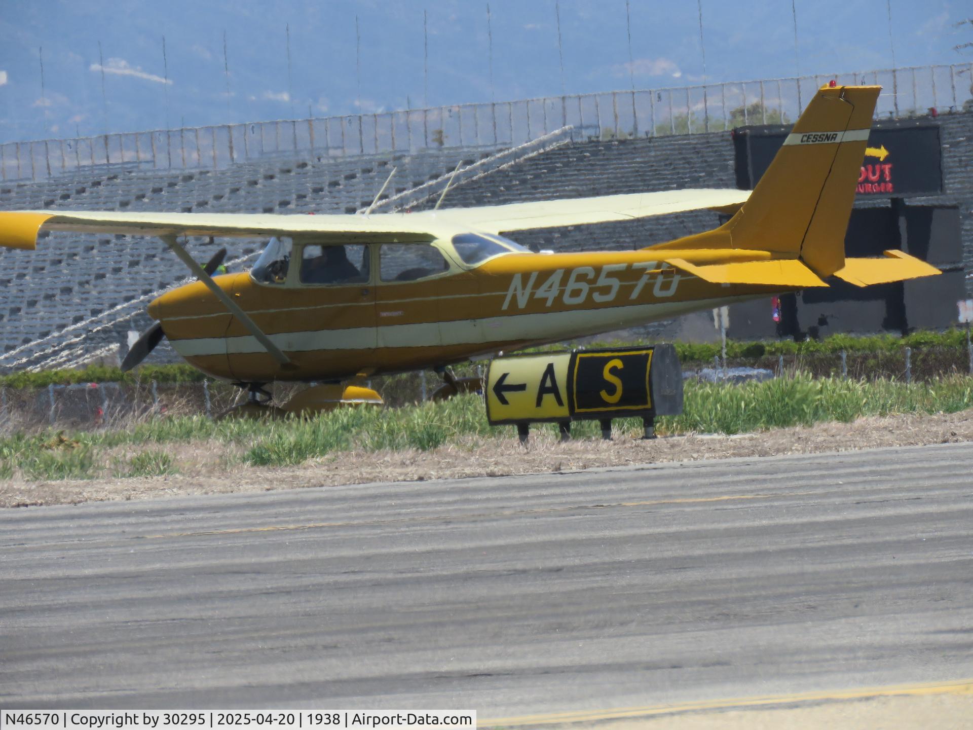N46570, 1968 Cessna 172K Skyhawk C/N 17257358, Waiting