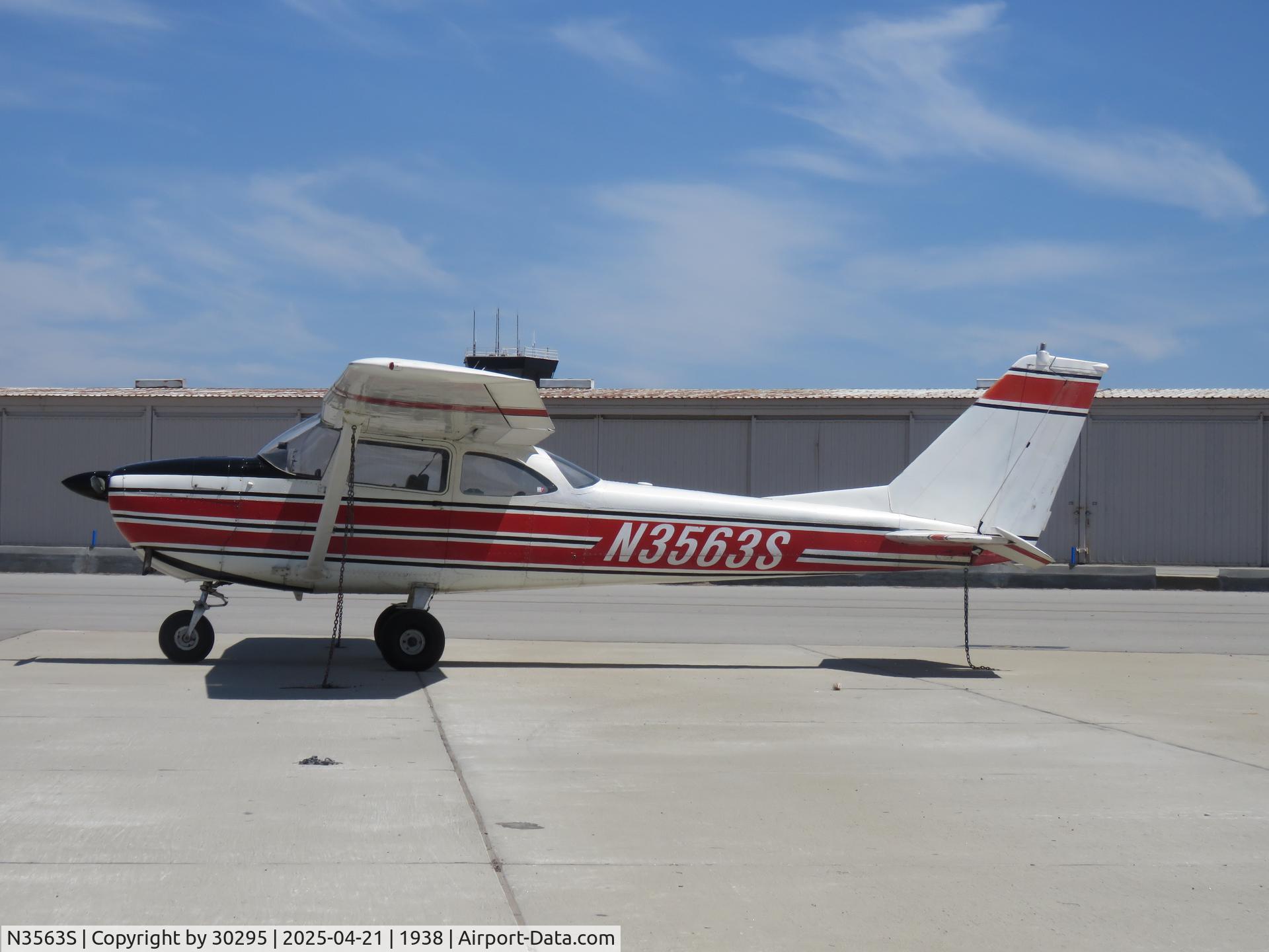 N3563S, 1964 Cessna 172E C/N 17250763, Parked