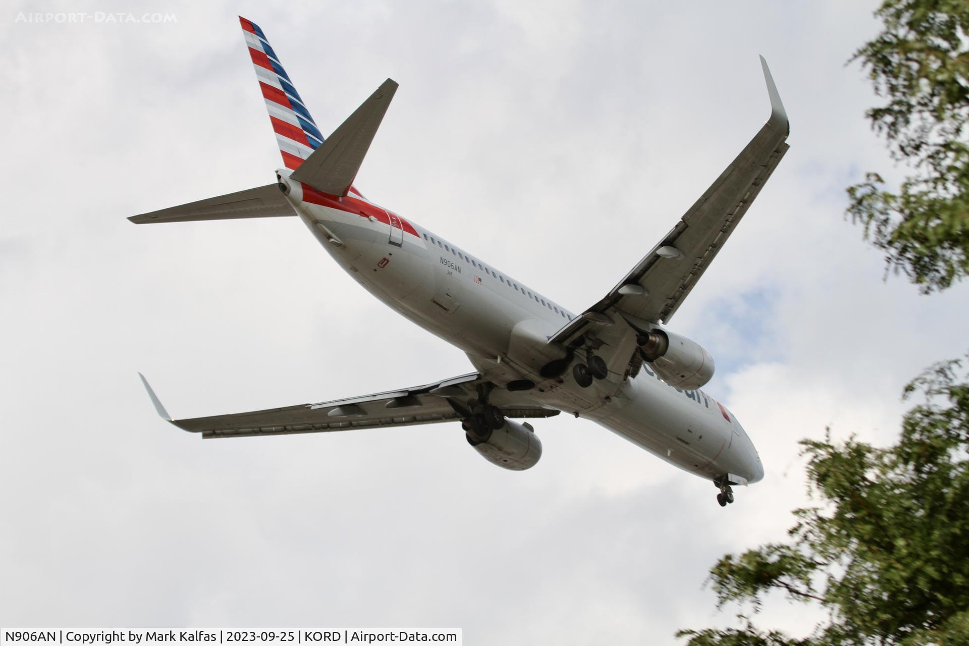 N906AN, 1999 Boeing 737-823 C/N 29508, B738 American Airlines Boeing 737-823 10C approch KORD