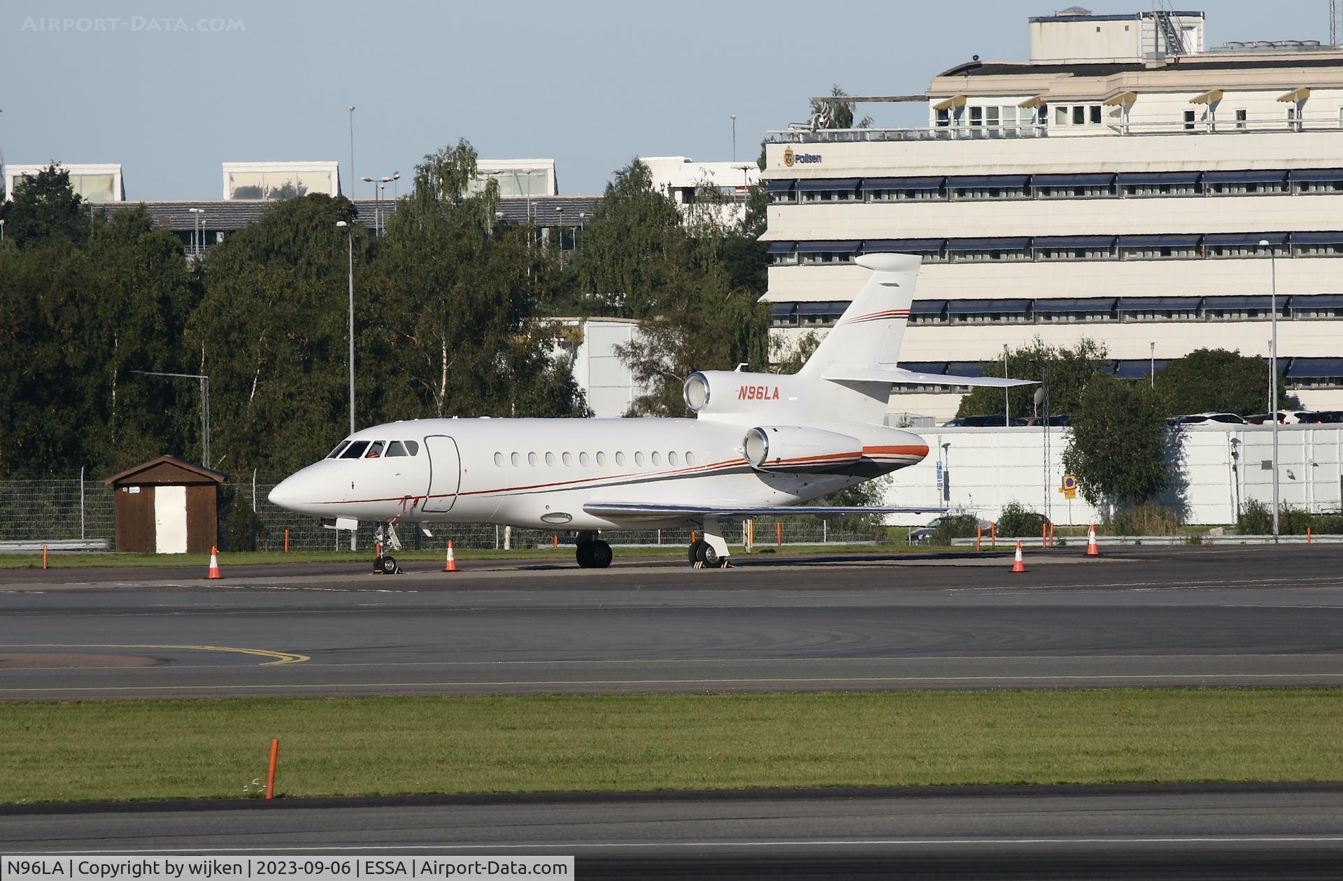N96LA, 1999 Dassault Falcon 900EX C/N 61, Ramp M