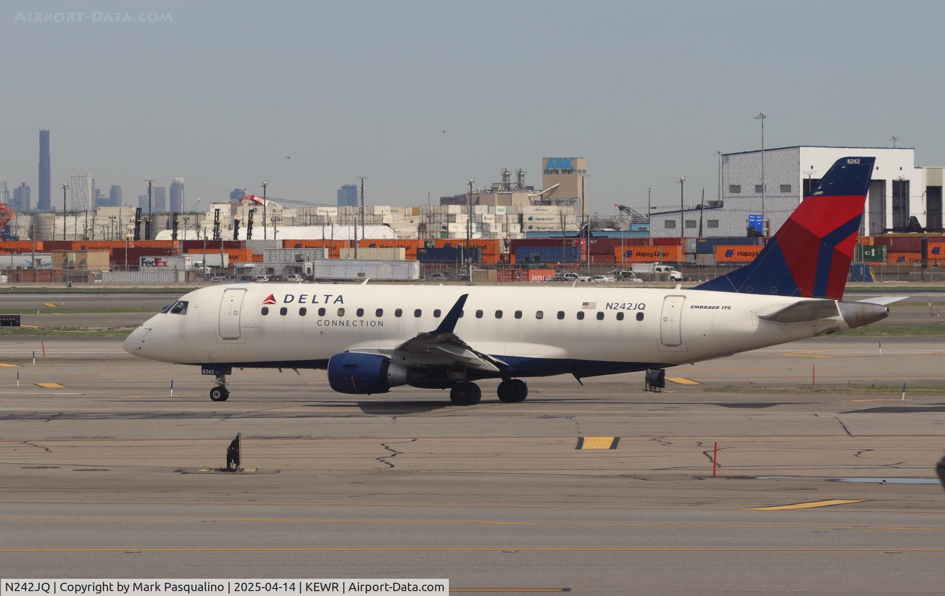 N242JQ, 2008 Embraer 175LR (ERJ-170-200LR) C/N 17000252, ERJ-170-200LR
